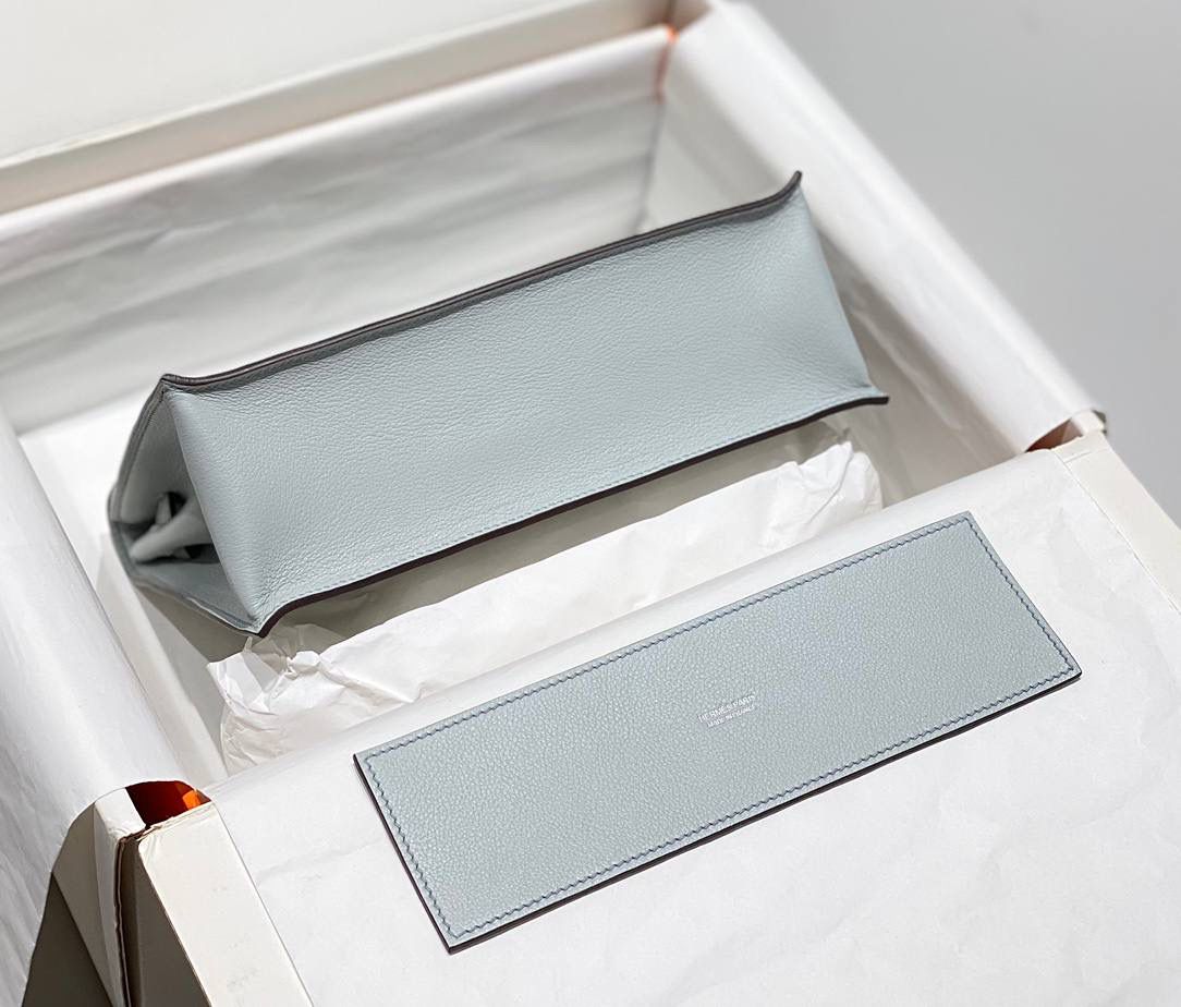 『圣杯蓝·银』 ‘’Kᴇʟʟʏ ᴅᴀɴsᴇ • Evercolor 🎀 时尚圈就是一个圆！ 最厉害的就是六种背法： 斜背、侧背、肩背、腰包、背包、手包 集美们一定要安排起来‼️ 22Cm