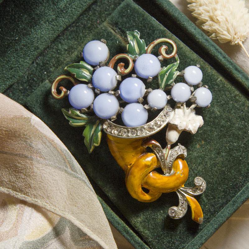 1940s America Enamel Cornucopia Brooch (associated with thanksgiving/harvest in North America.) (EA1328)