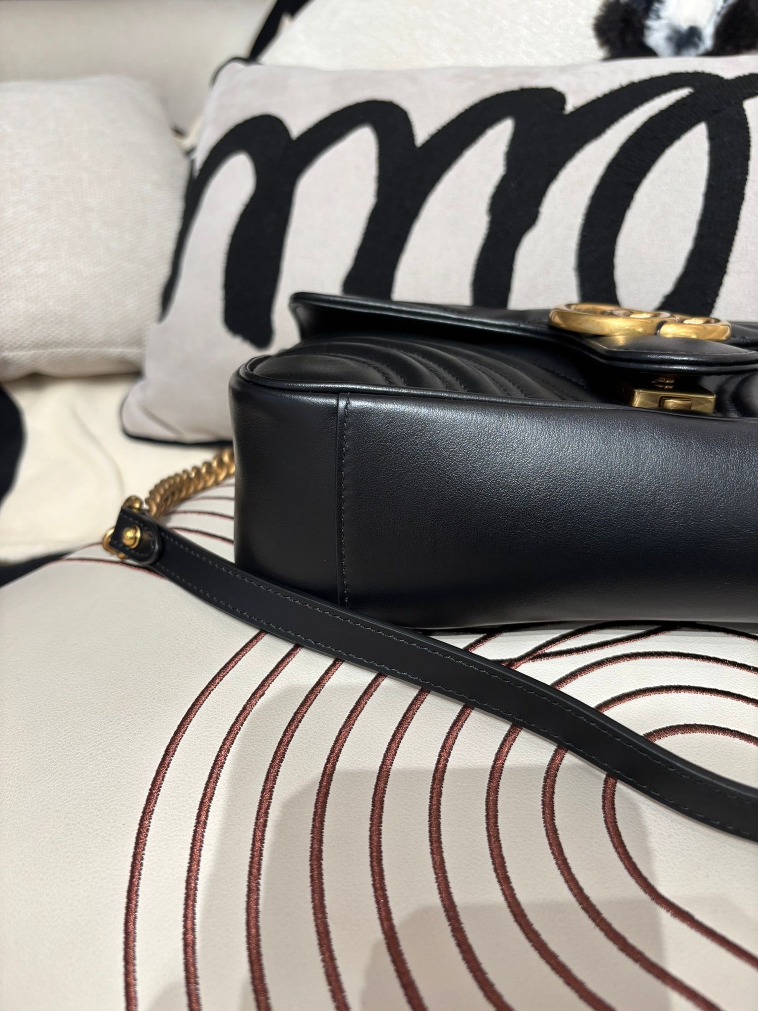 Gucci Gg marmont calfskin 26cm 100%Authentic, 98%new ✅Dust bag