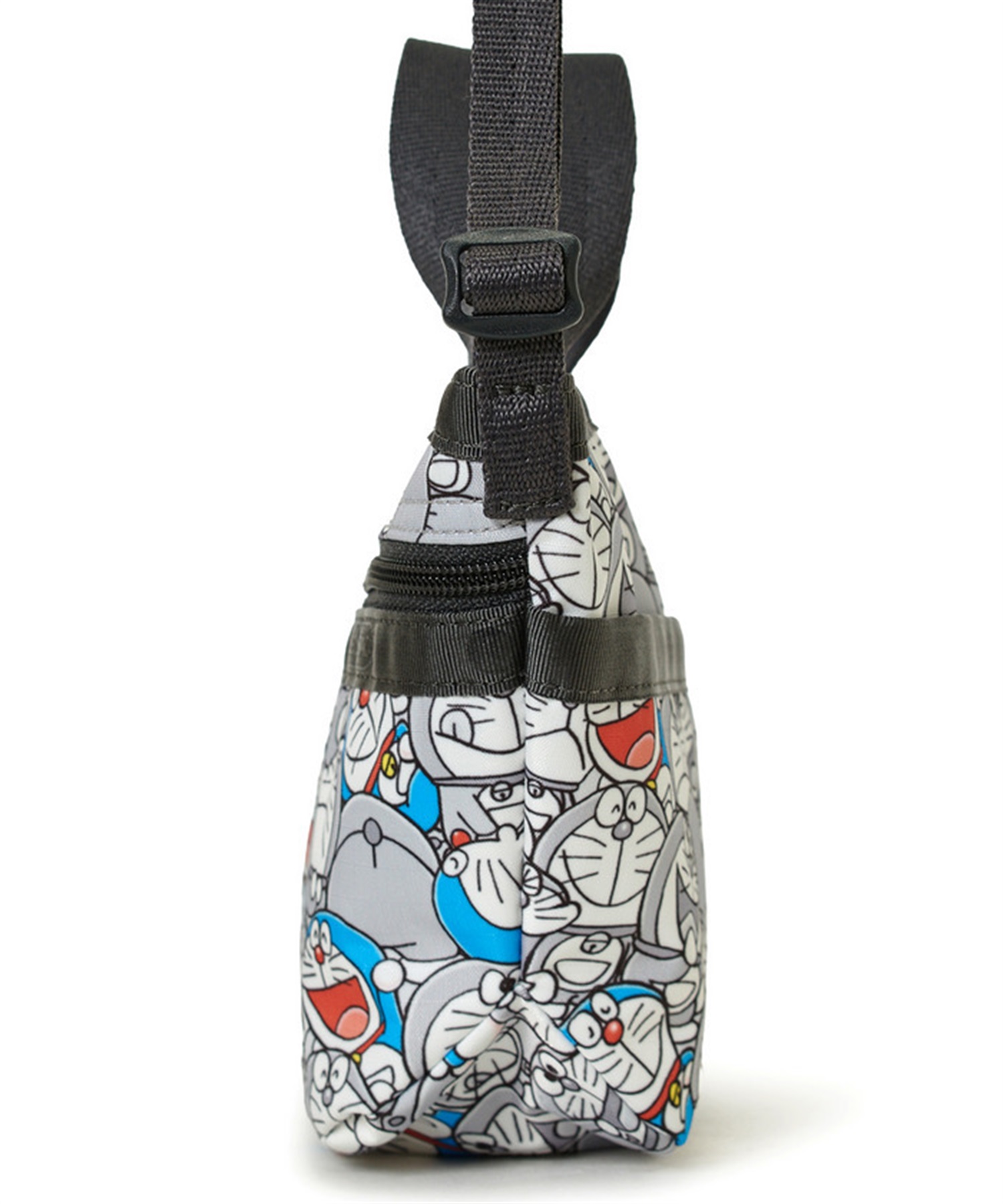 [訂購] [日本直送] 💙 LeSportsac「DORAEMON MINI CROSSBODY」 📏 尺寸/內容：高約14cm｜闊約12cm｜厚約6cm {TF260804}