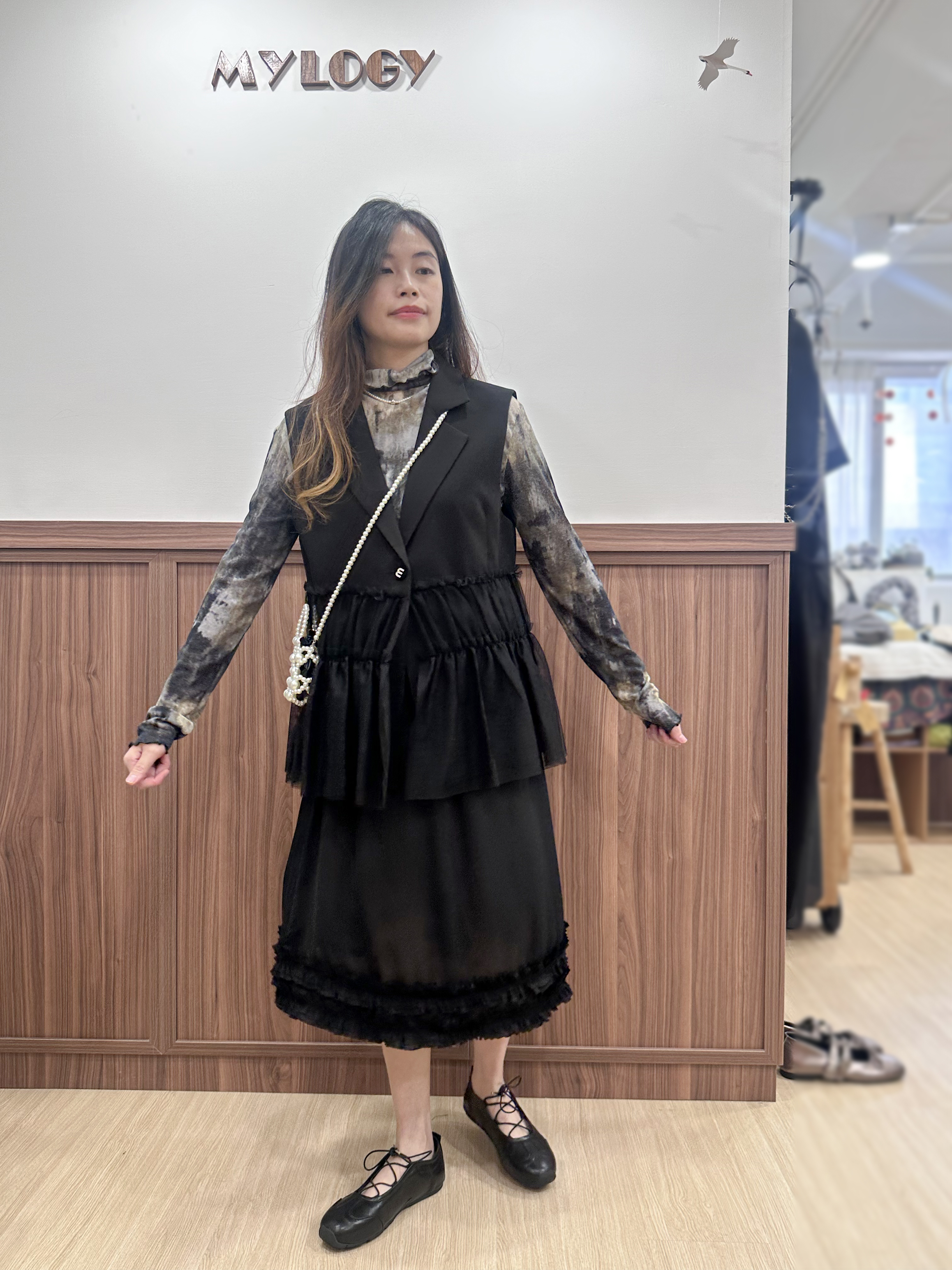 離開舒適圈～輕奢感皺紗拼接西裝背心外套 MIE0008 - 黑色 Black