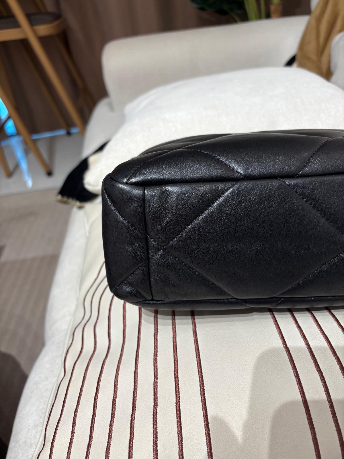 Chanel 19 large 30cm AS1161 黑色金扣 100%Authentic, 98%New  ✅專門店收據✅30Card ✅Dust bag✅Box