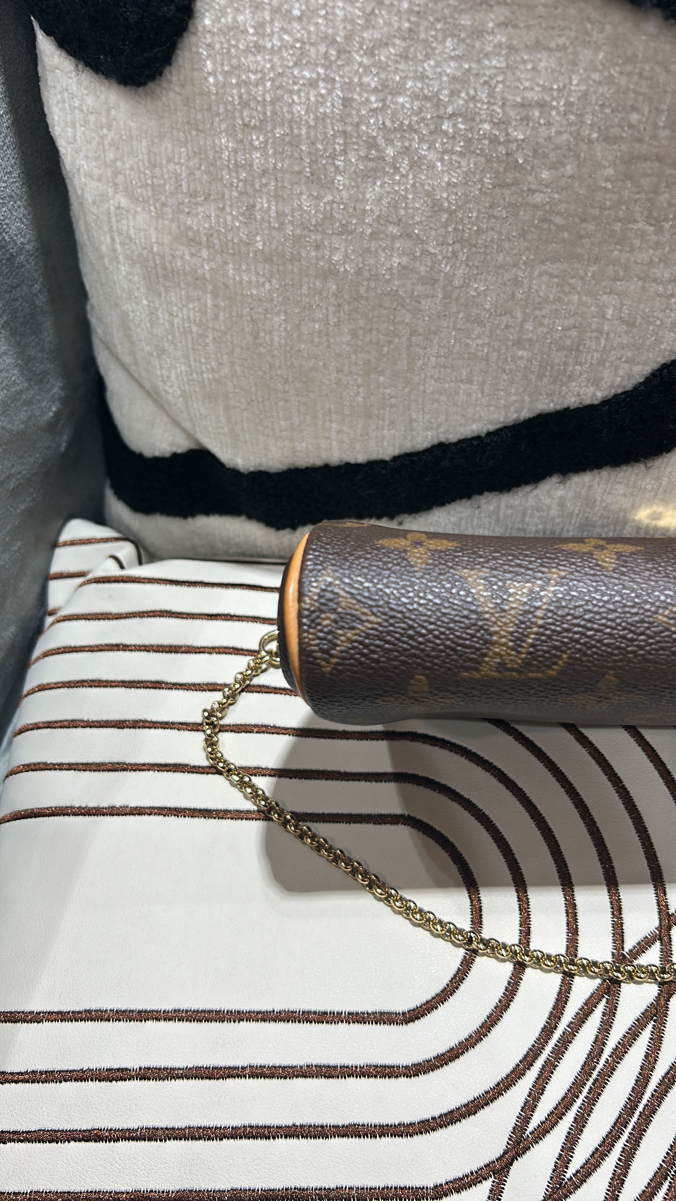 Lv Eva 2 way bag monogram Louis Vuitton M95567 100%Authentic, 98%New ✅Strap ✅Dust bag