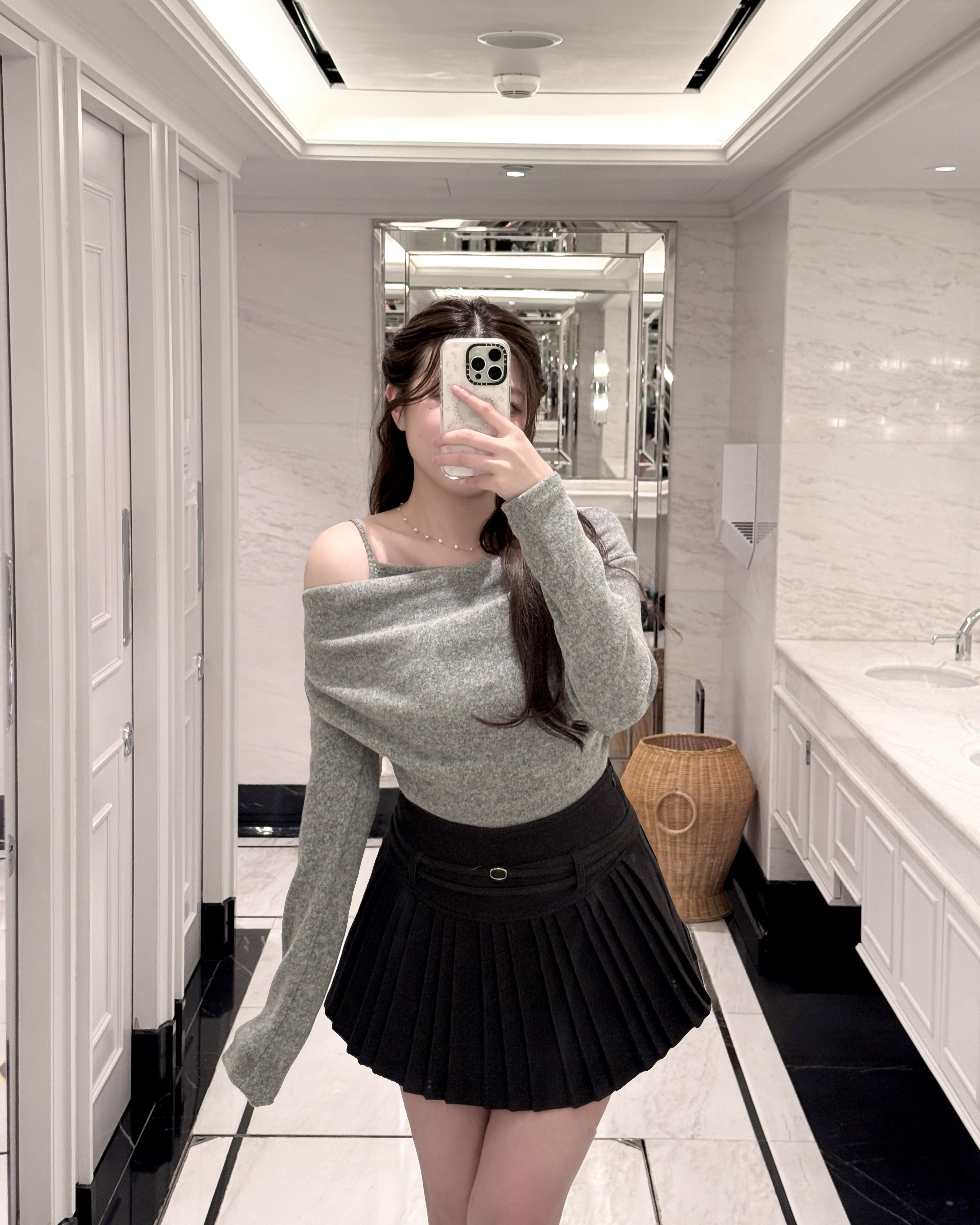 【 🥂約會專屬！滑捋捋毛絨～超氣質皺褶船領兩穿上衣🥂🤍】For Dating 2-way Top(五色入)