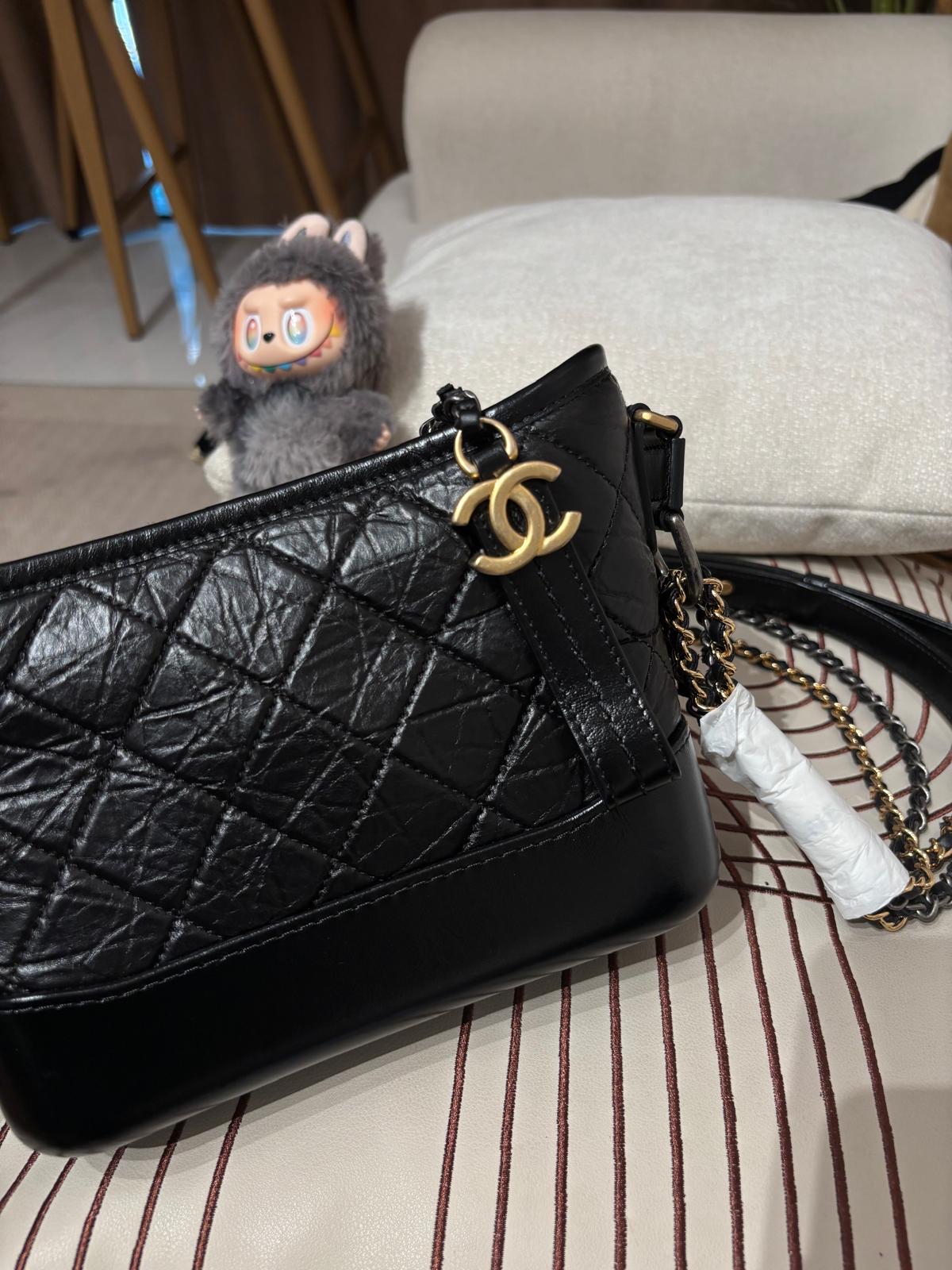 Chanel Gabrielle hobo small calfskin 黑金 100%Authentic,98%new ✅26 card✅dust bag✅box