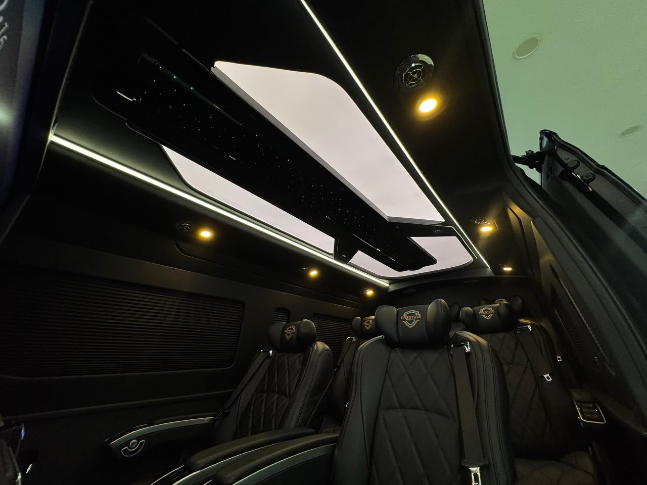 HIACE AEROPLANE ROOF LED / H300-RL-29001-KN 