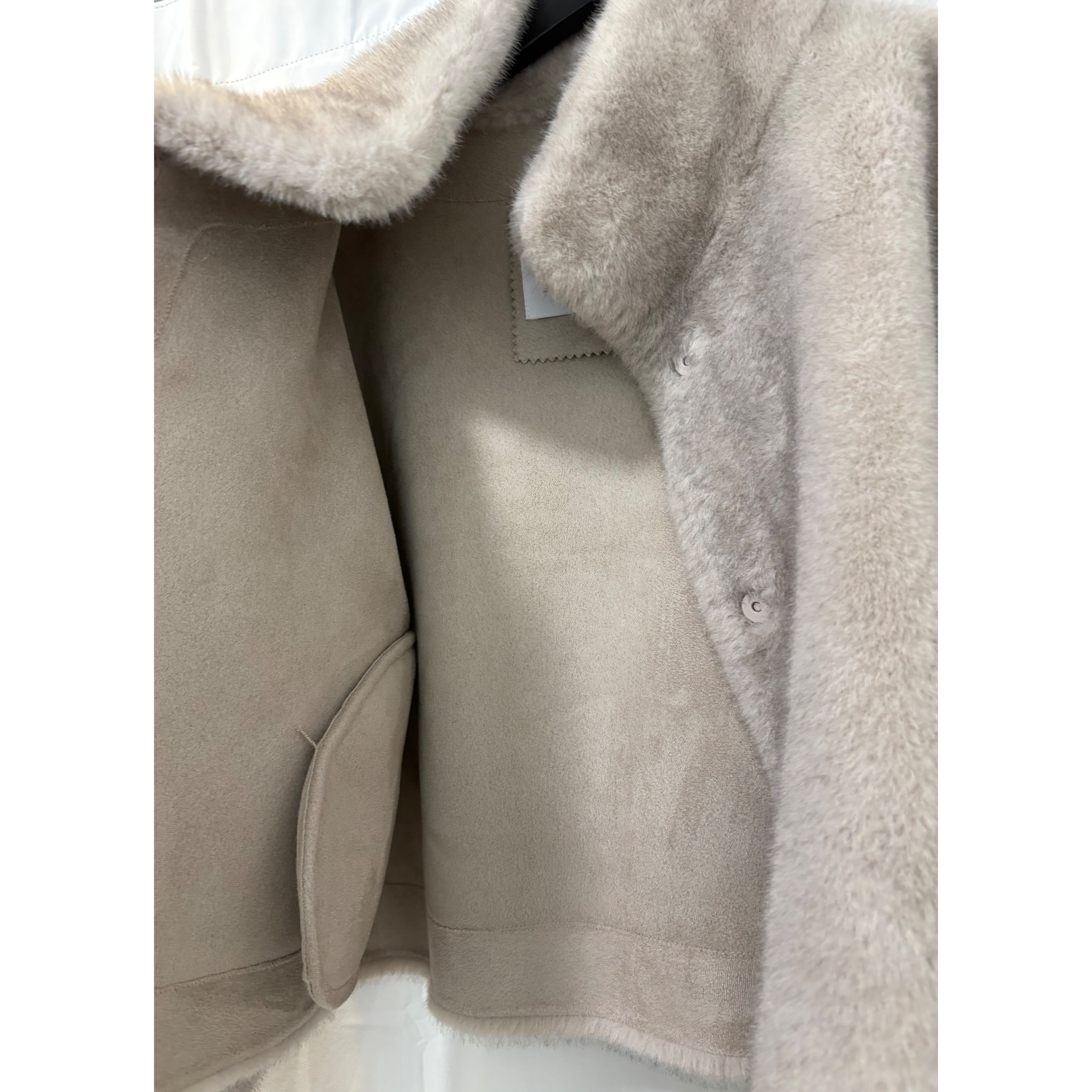 米白現🤍《GORGEOUS MOMO JACKET》 2602L