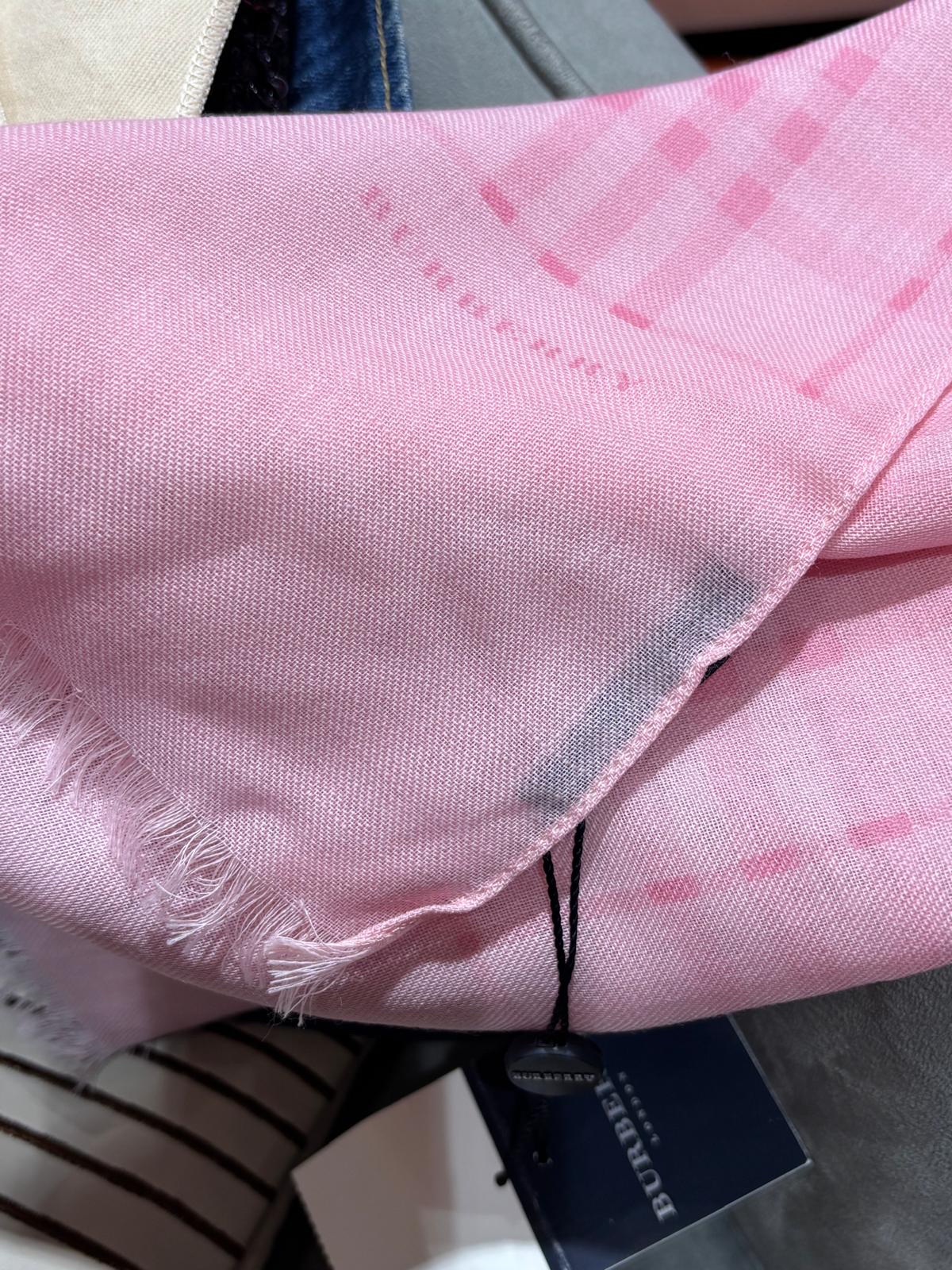 全新 Burberry scarf 100%Authentic, Brand New 全新