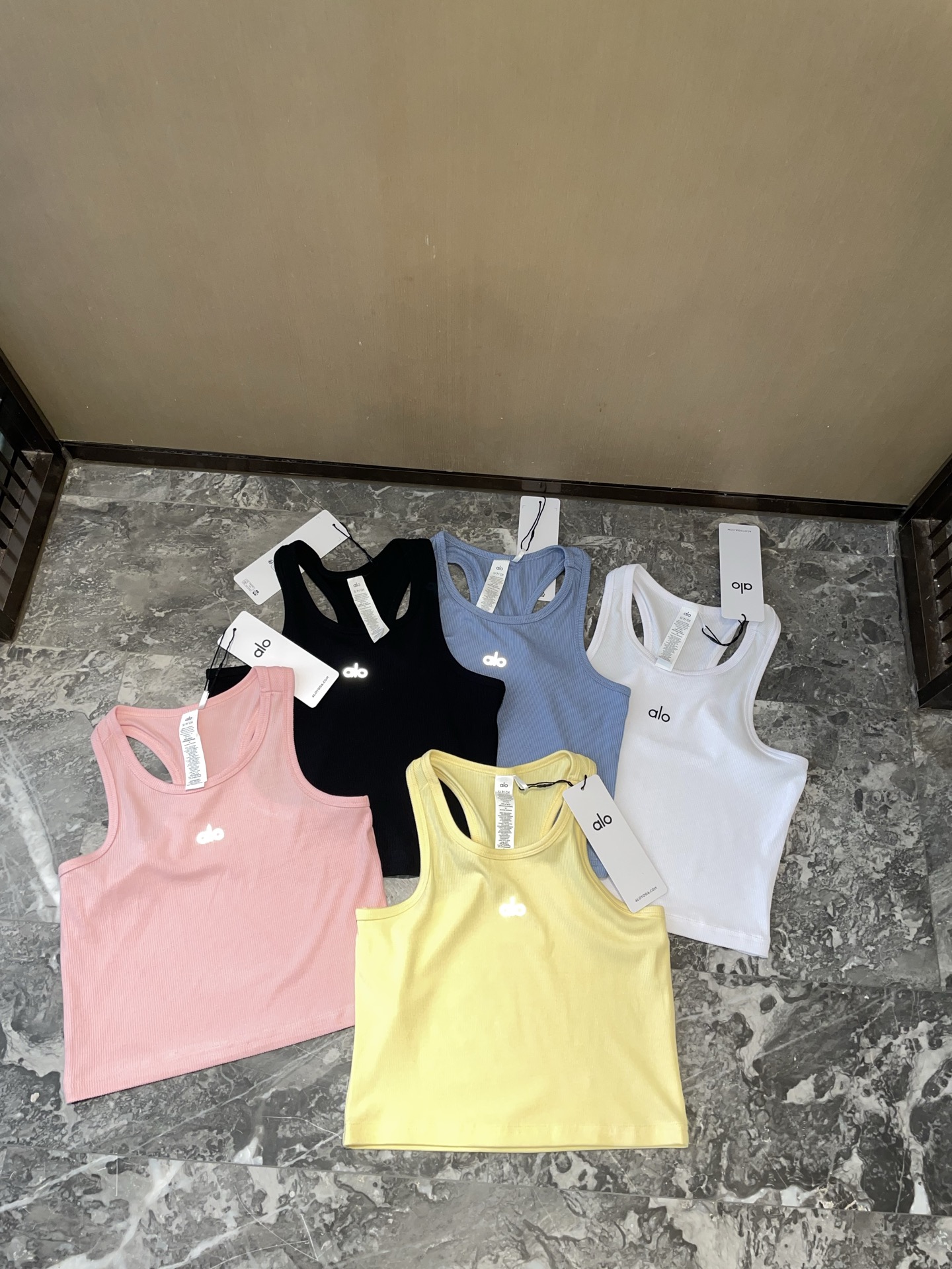 $88件。2件起$80件🔥 爆款！Alo瑜伽短款背心 🔥