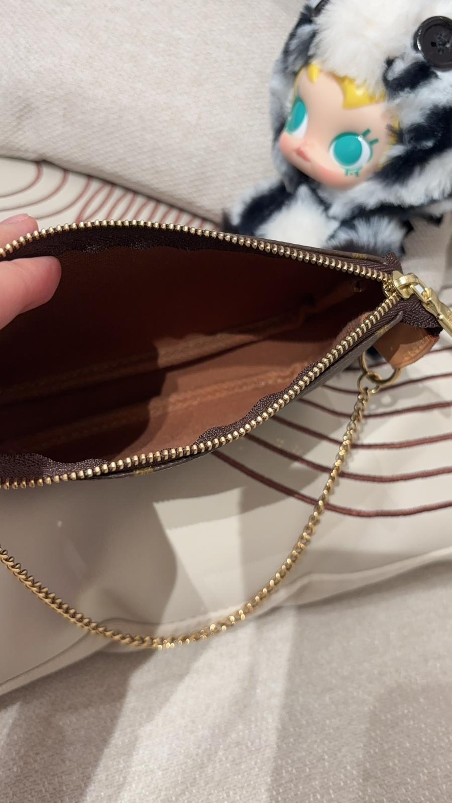 Lv mini pochette Monogram ,100%Authentic,95%New ✅Dust bag