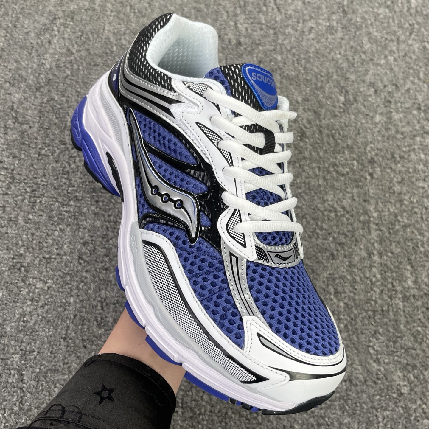 Saucony ProGrid Omni 9