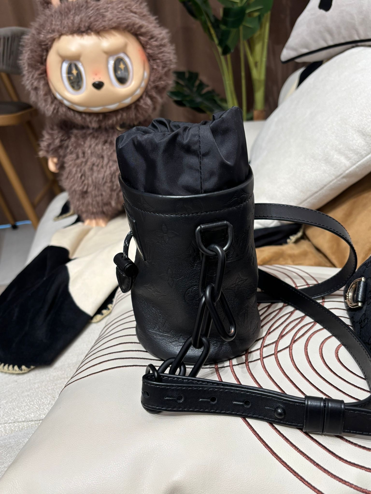 LV Chalk Nano Empreinte Monogram Black Calfskin Bucket Bag m44628 100%Authentic ,98%new✅dust bag  