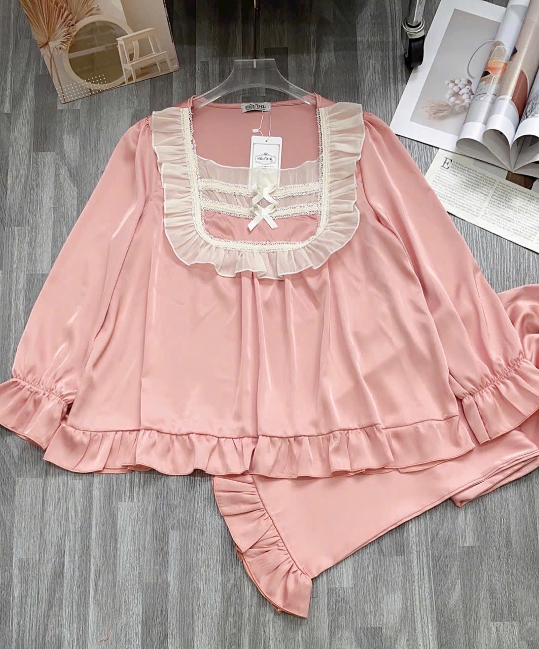 緞面荷葉邊睡衣套裝復古風