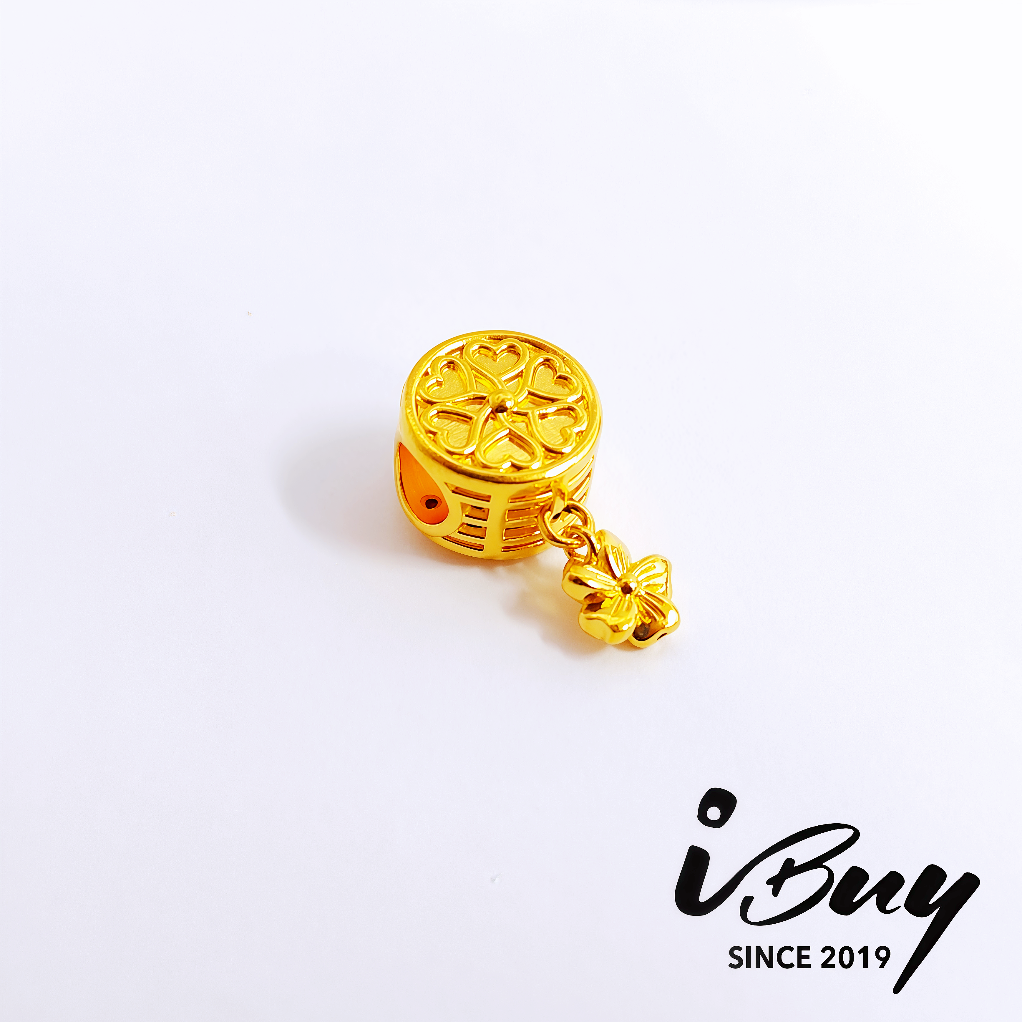 916 HAED GOLD HEART PATTERN ROUND SPACER BEAD WITH HANGING CLOVER CHARM 916 硬金 爱心圆咀+花吊坠