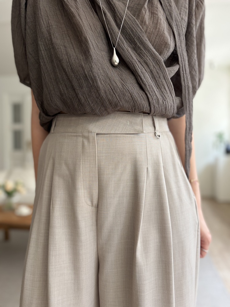 [極薄!] Strap Detail Pleated Pants (Oatmeal)