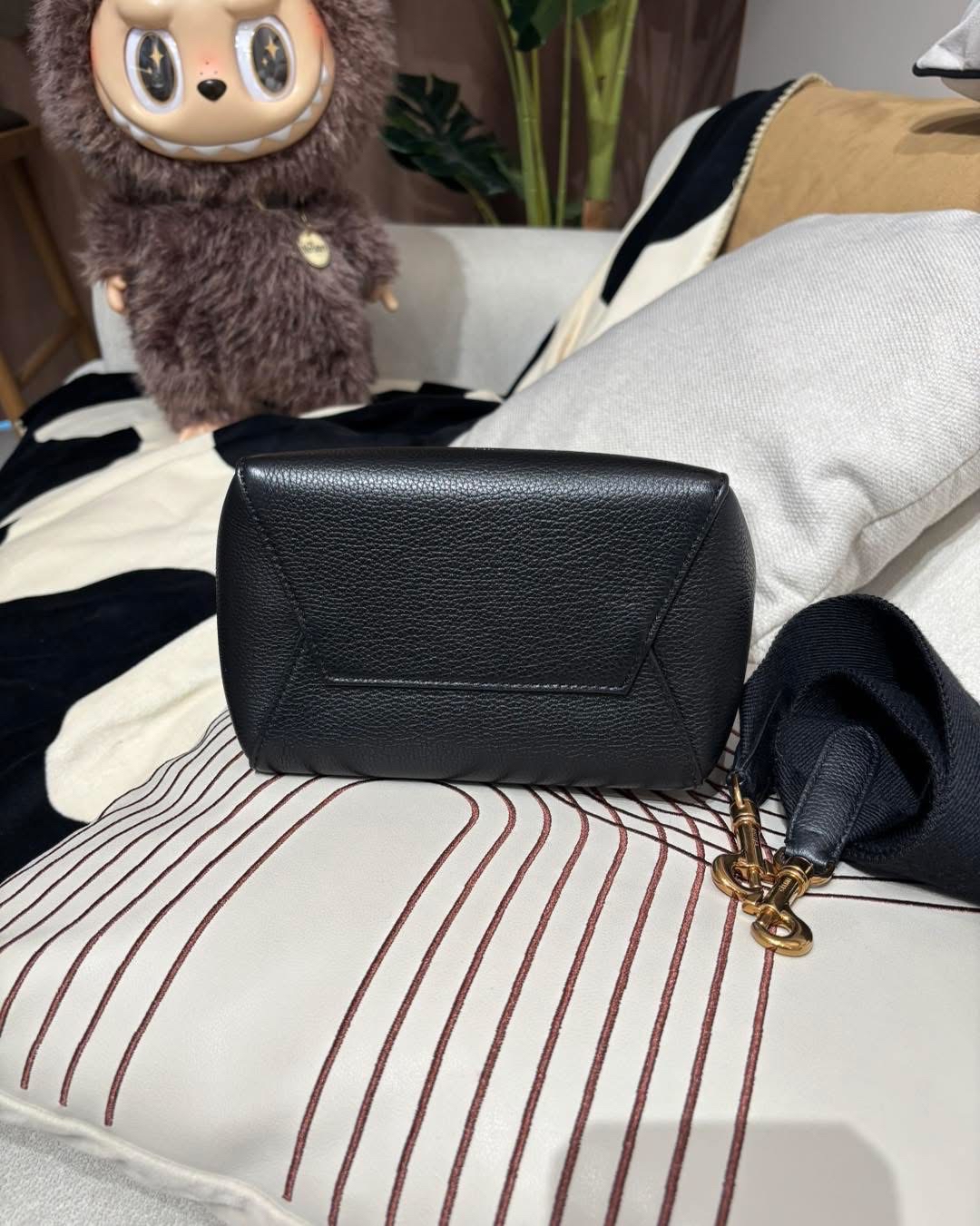 Celine sangle small bucket 黑色牛皮 100%Authentic,95%new ✅strap✅塵袋 