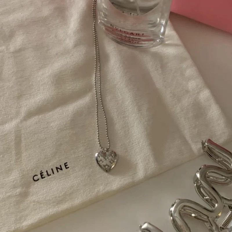 NL111镶钻桃心锁骨链