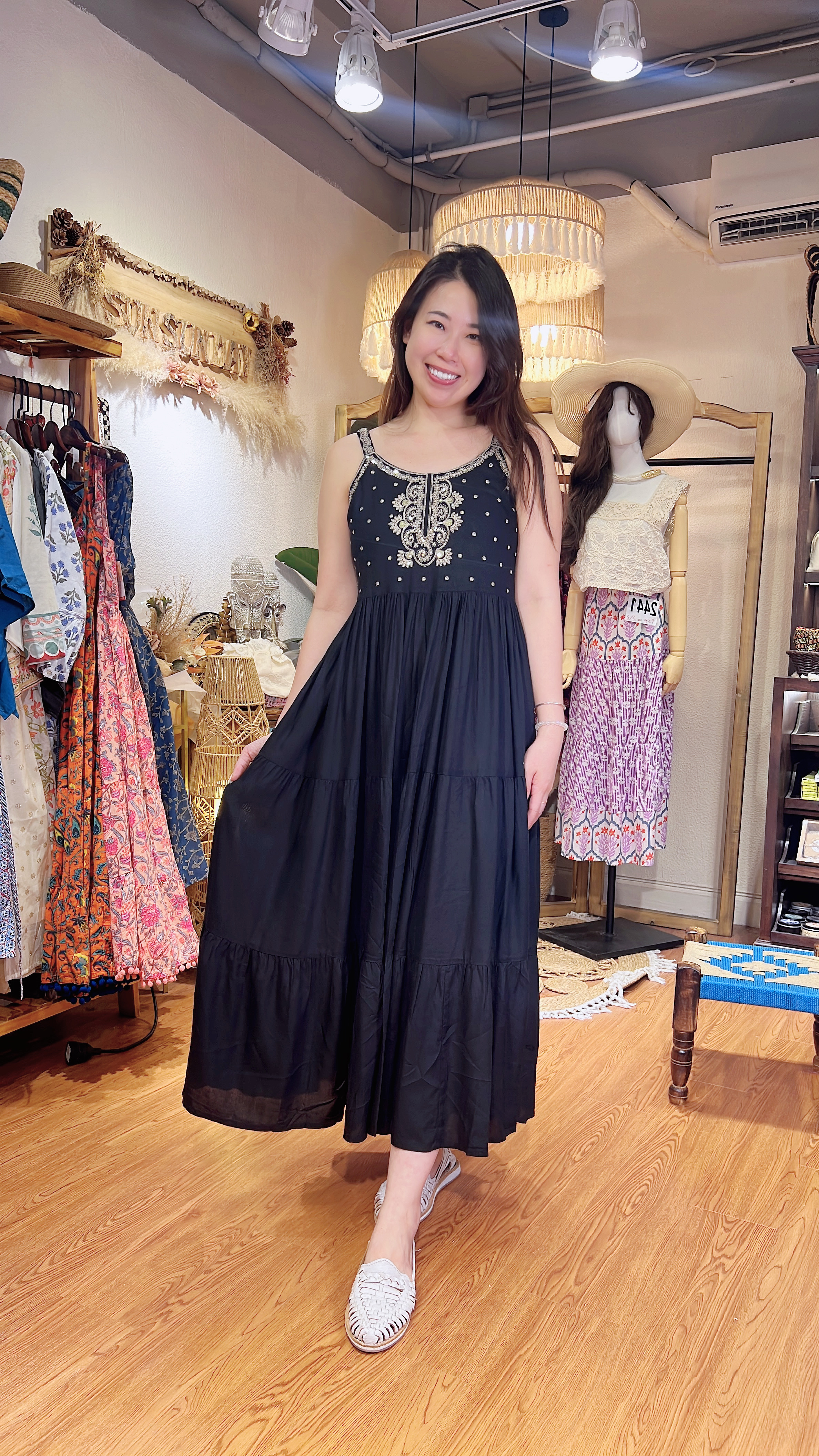 2481 Black Emb Thick Shoulder Stripe Sleeveless OP