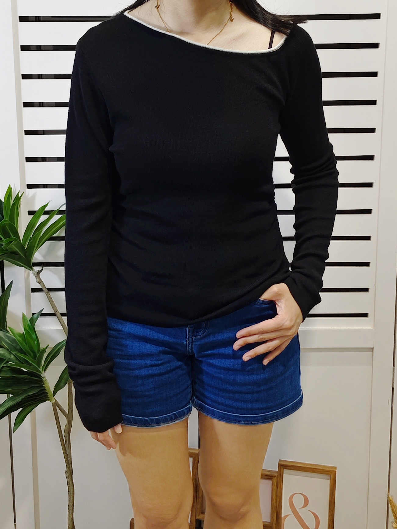 1119 Off Shoulder Long Sleeve Tee