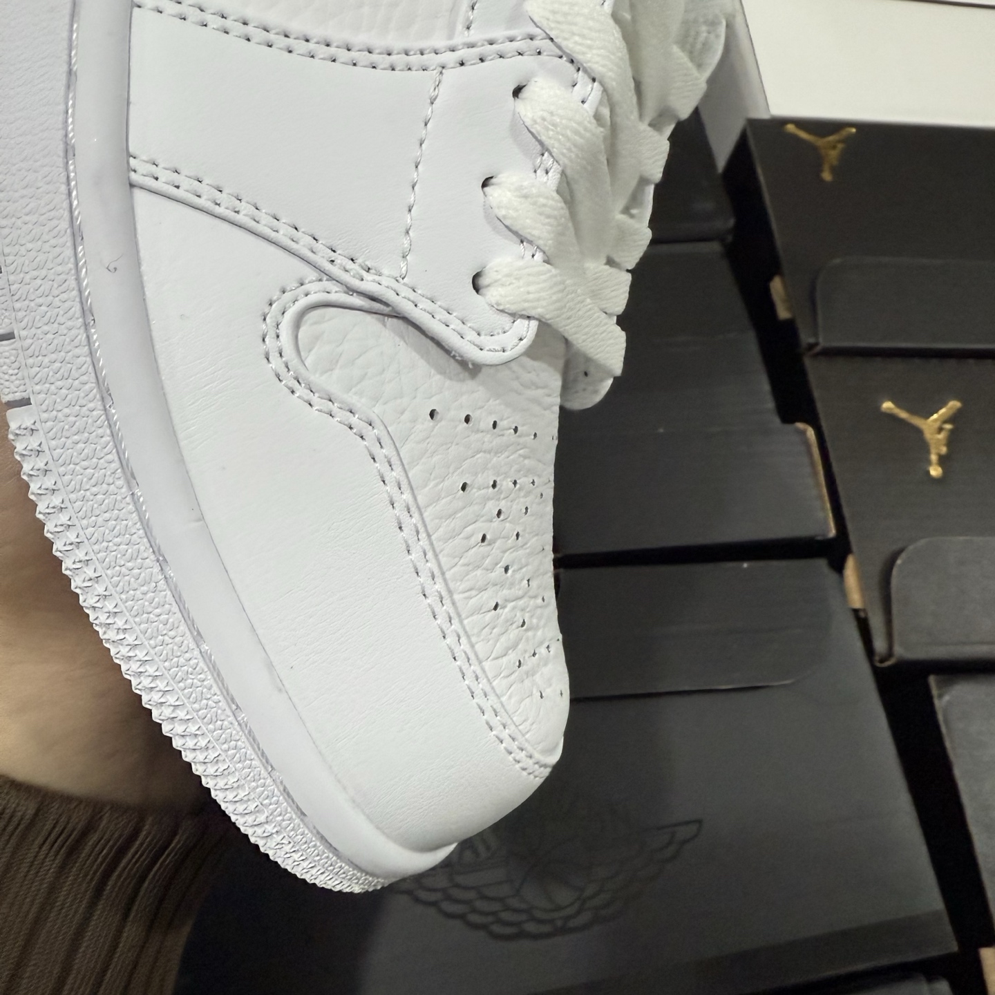 Nike Air Jordan 1 Low "Triple White" 553558-111