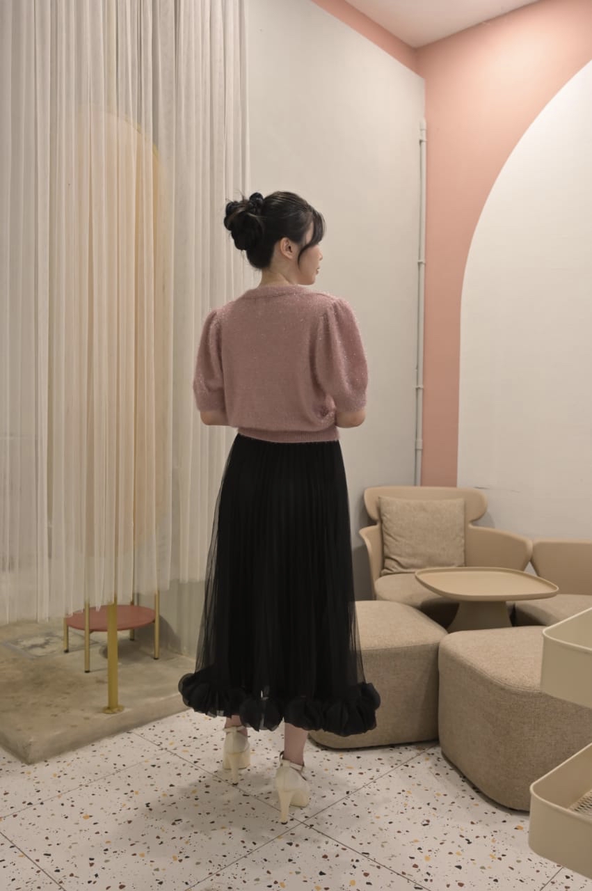 Pleated Mesh Skirt with 3D Petal Hem Detail ‖ 立体花瓣裙摆网纱百褶半裙 KR037703