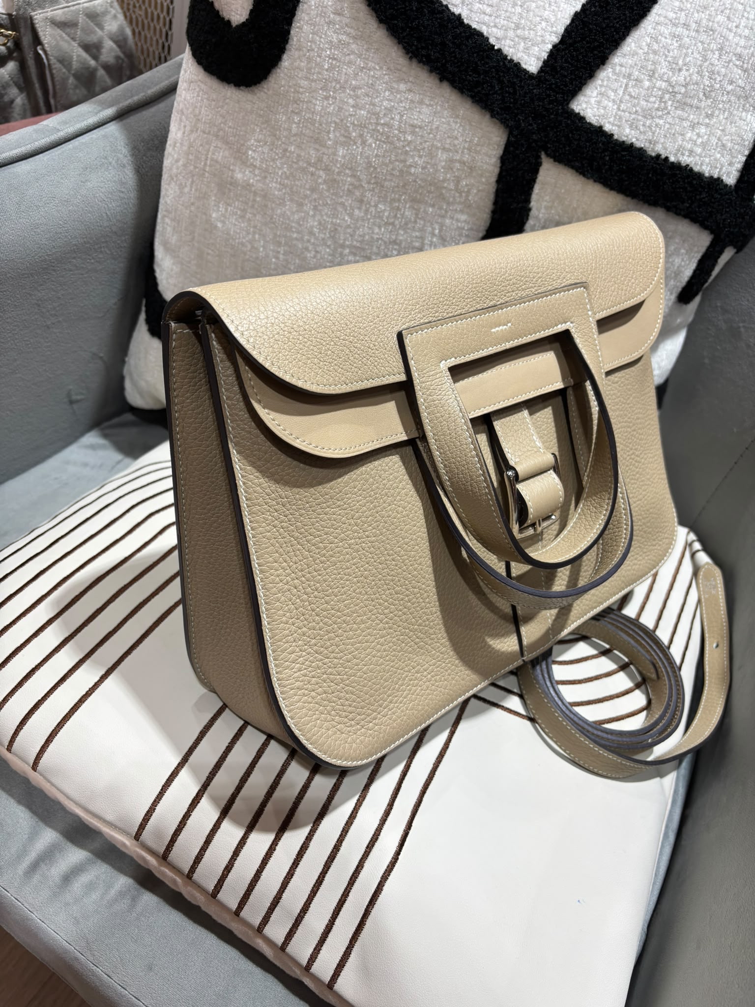 Hermes Halzan 31 Stamp A 風衣灰 100%Authentic, 98%New ✅Dust bag✅Box