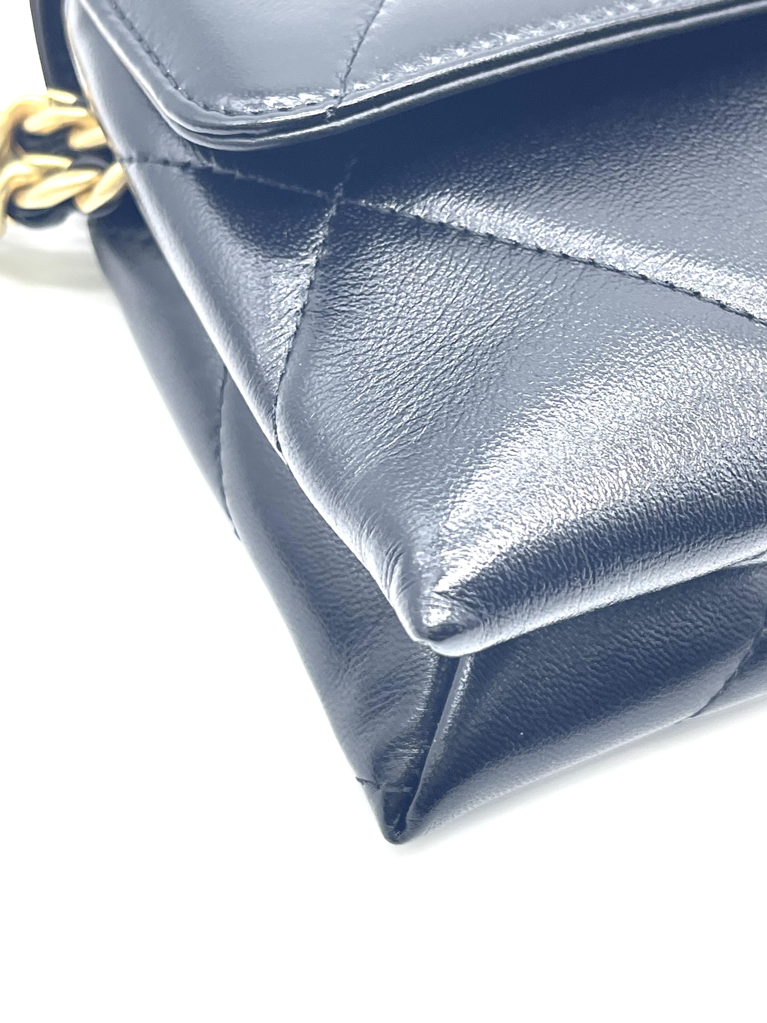 Pre-Owned Chanel Black CC 19 Quilted Chain Wristlet Clutch / Product Code: 26041204