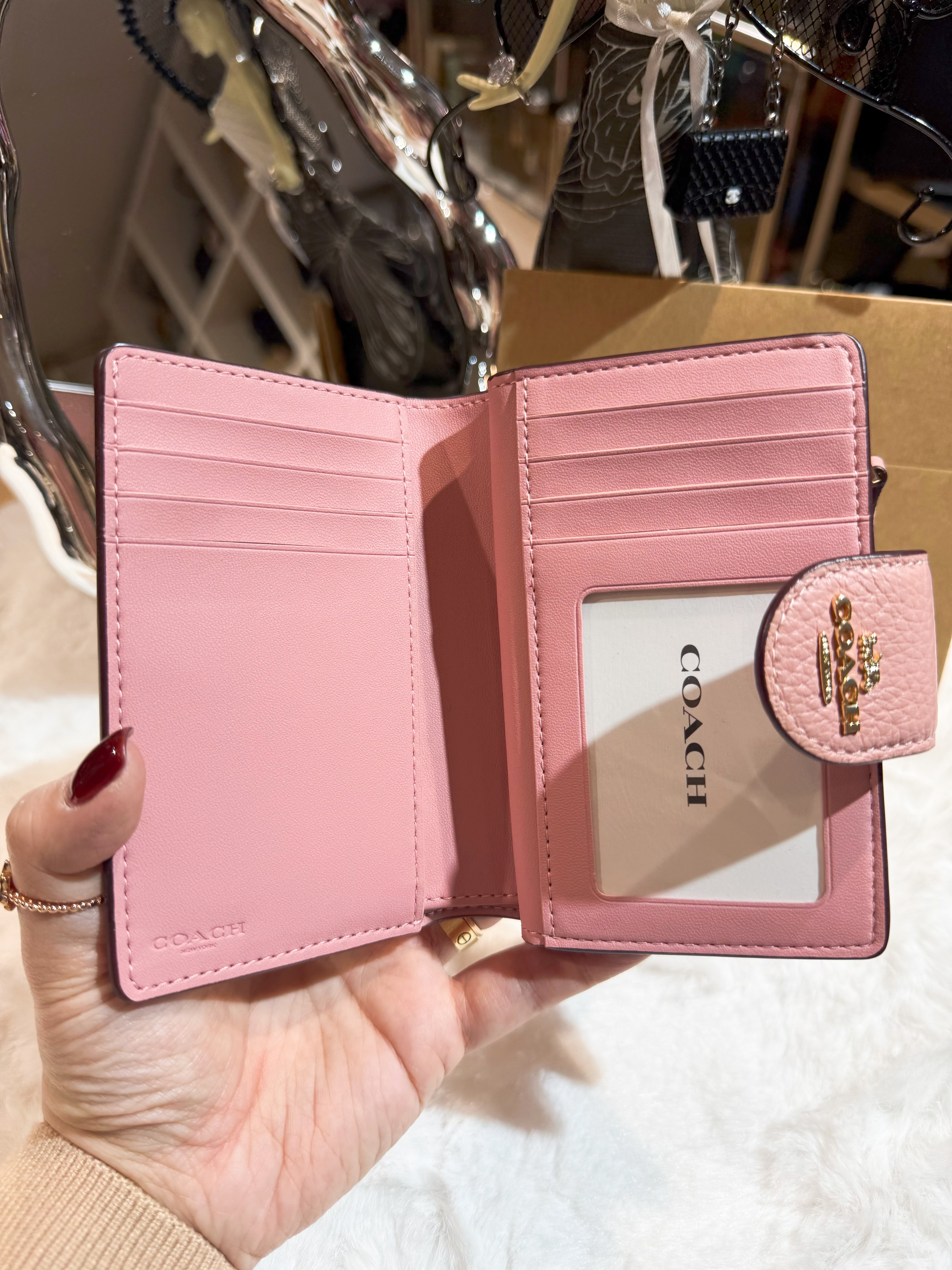 Coach medium wallet pink/stud