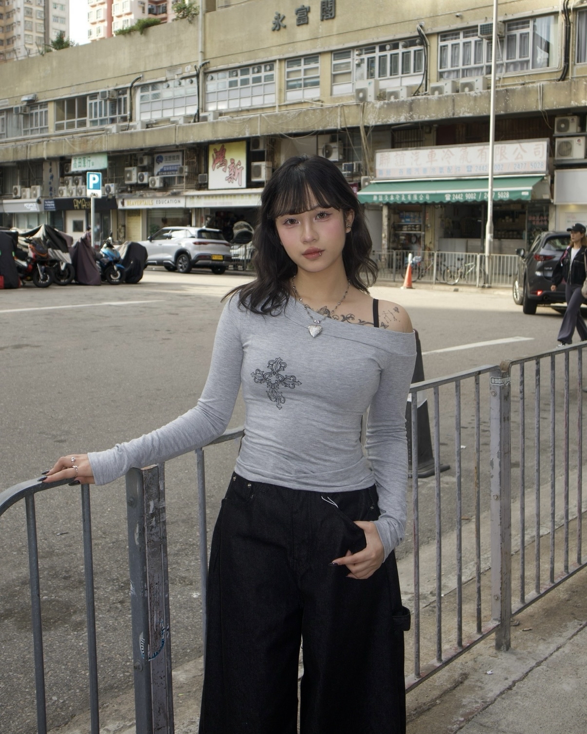 已售罄❌韓國十字架反領一字膊長袖Top