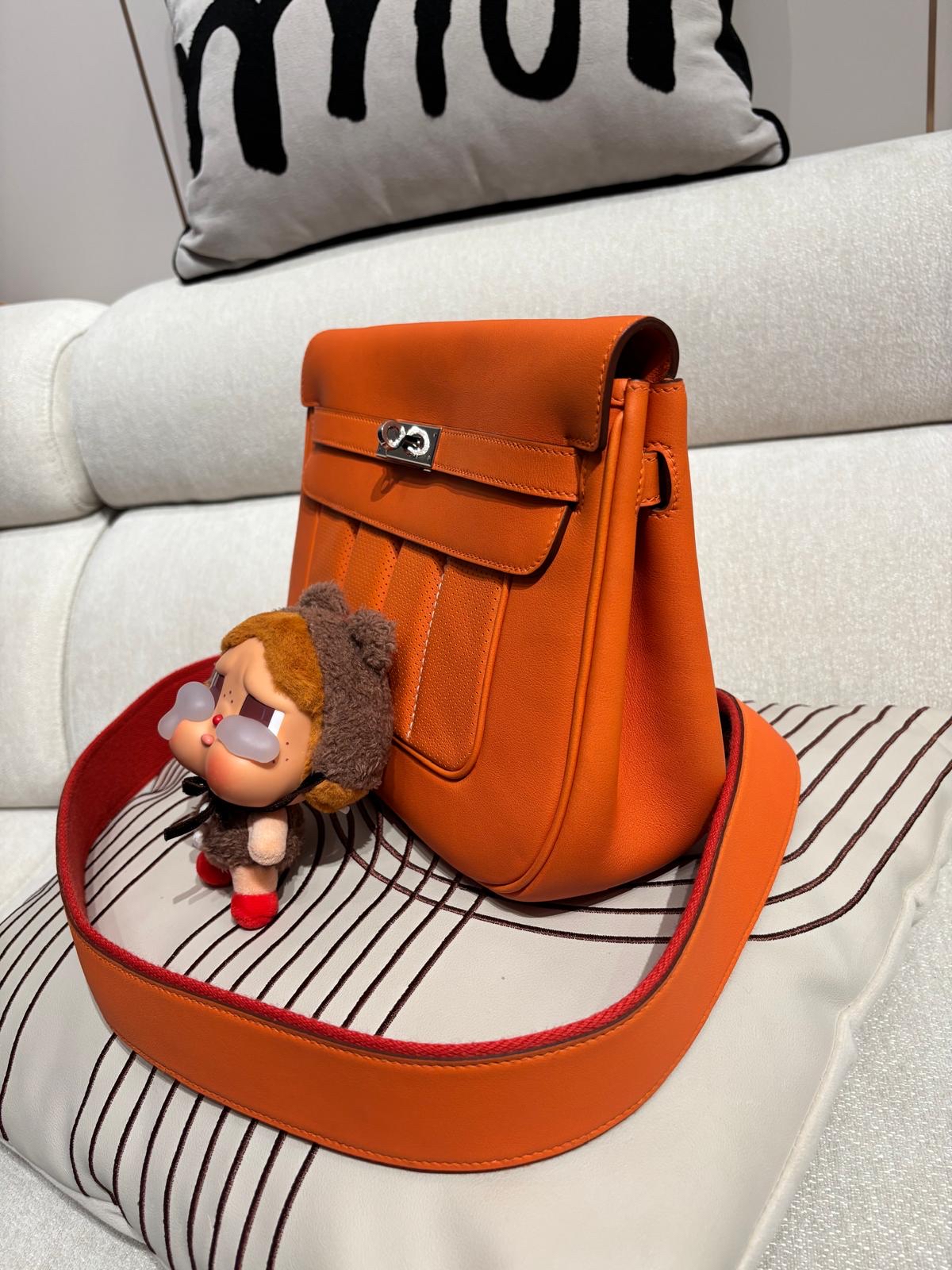 Hermes berline 28,calfskin 100%Authentic ,98%new ✅dust bag✅strap  