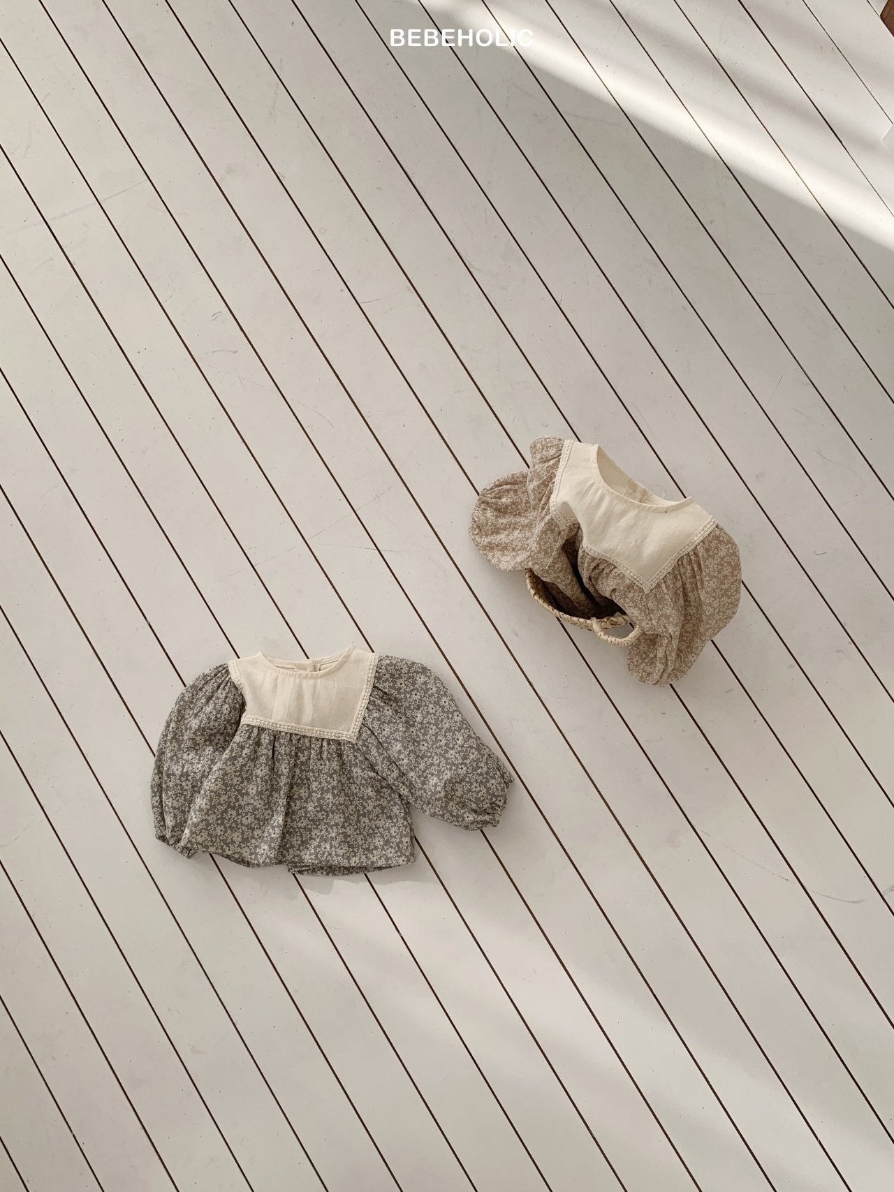 🌸預訂 韓國直送🌸🇰🇷BEBEHOLIC兩色碎花蕾絲方巾領長袖上衣