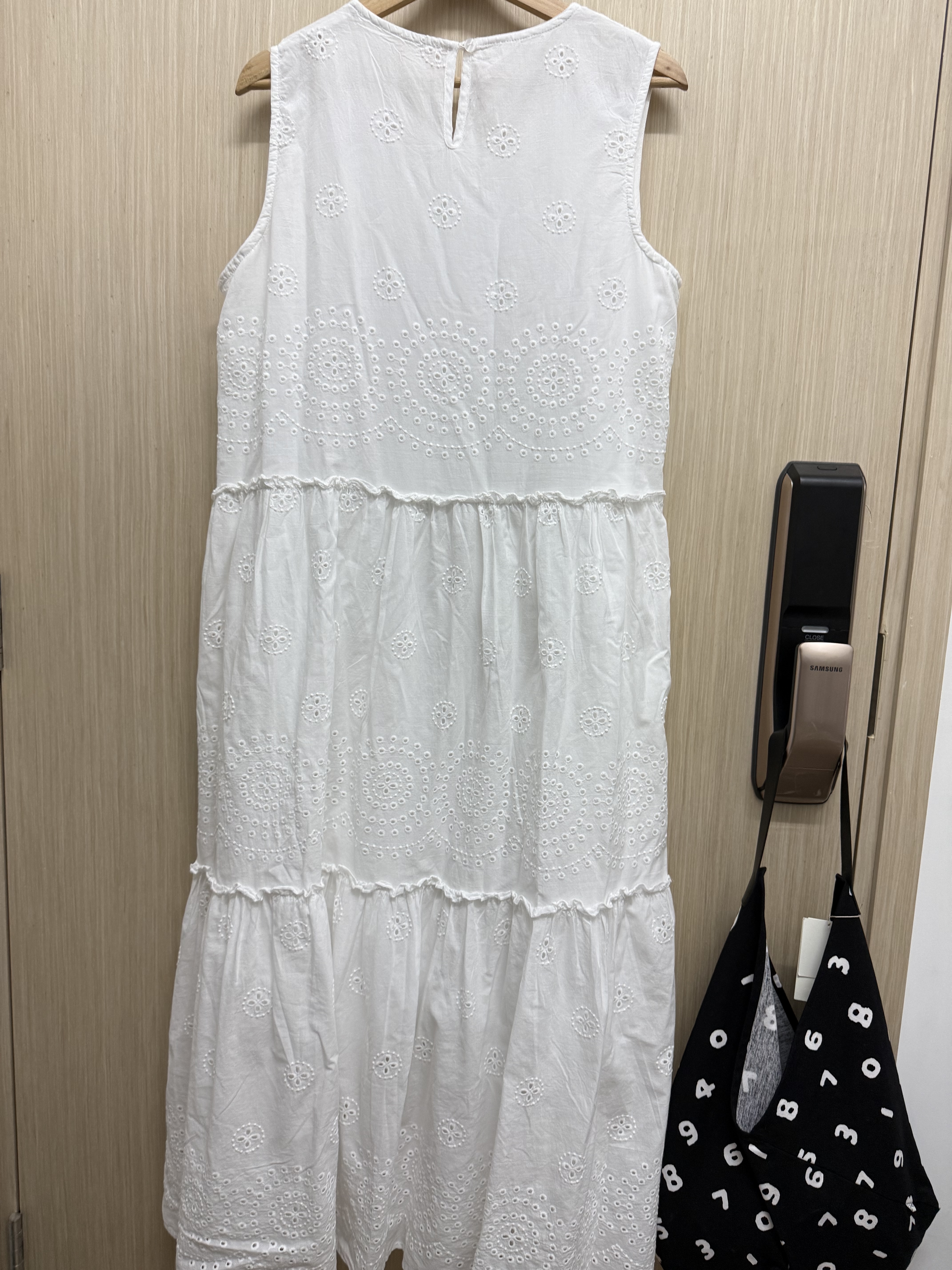 刺繡通花背心𝐎𝐏𝐒