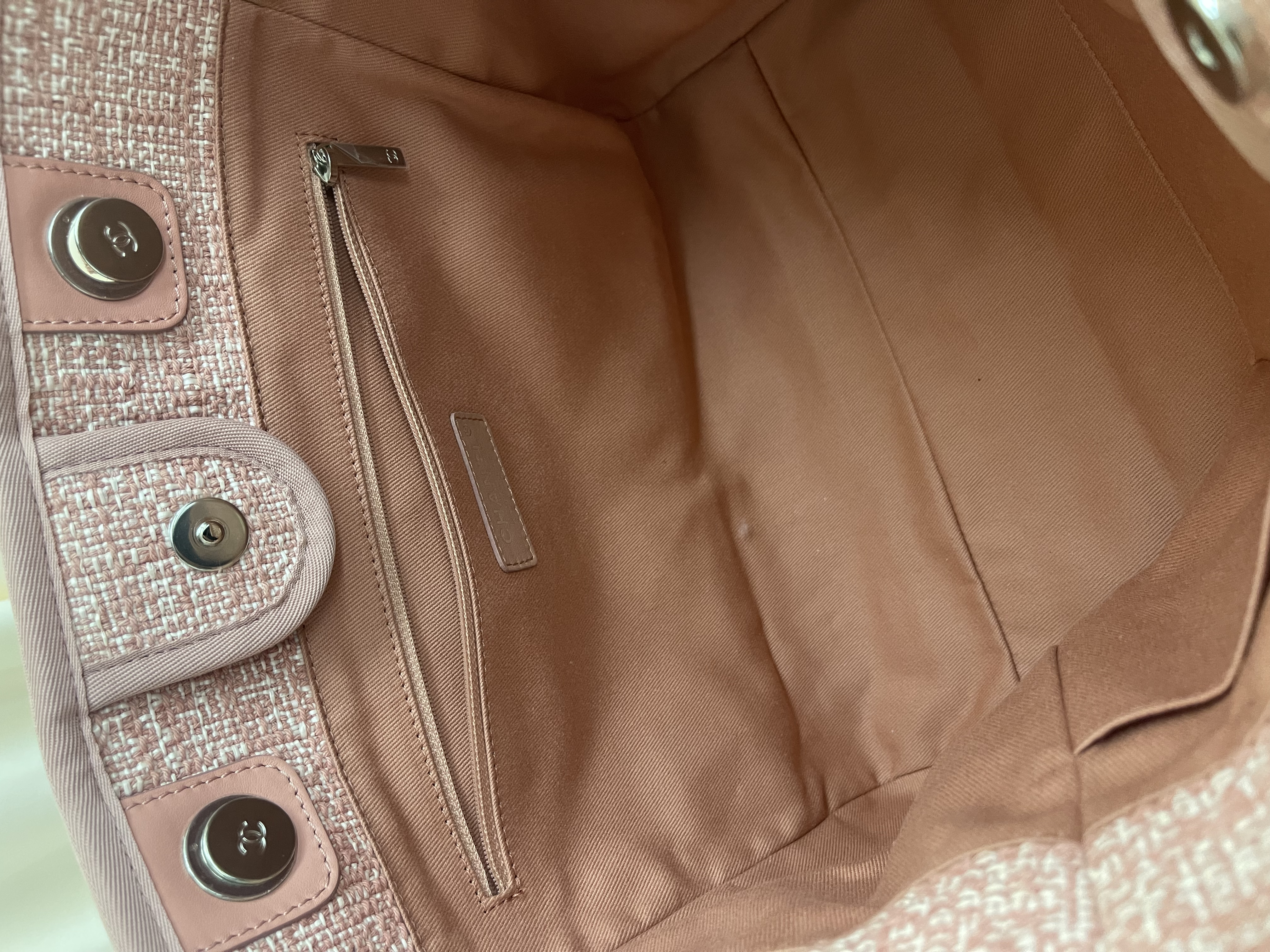 Pre-owned Chanel Deauville MM / Product Code: 26022804