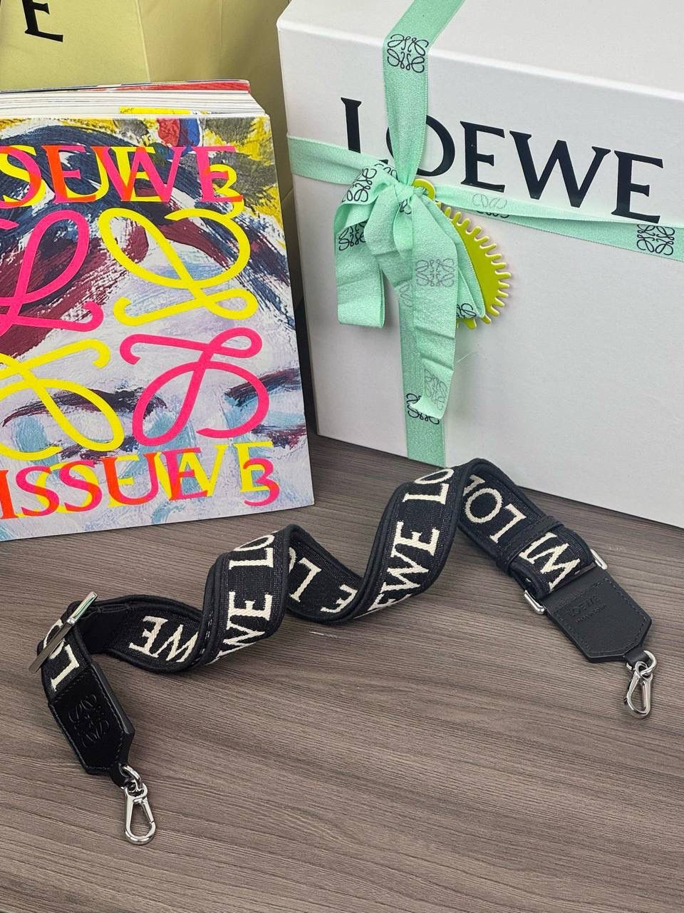 👉🏻升级版肩带【墨白】✅ 𝐀𝐧𝐚𝐠𝐫𝐚𝐦 刺绣肩带「墨白」 👈 全新升级上线♻️ （长度可调节） 编码：182323