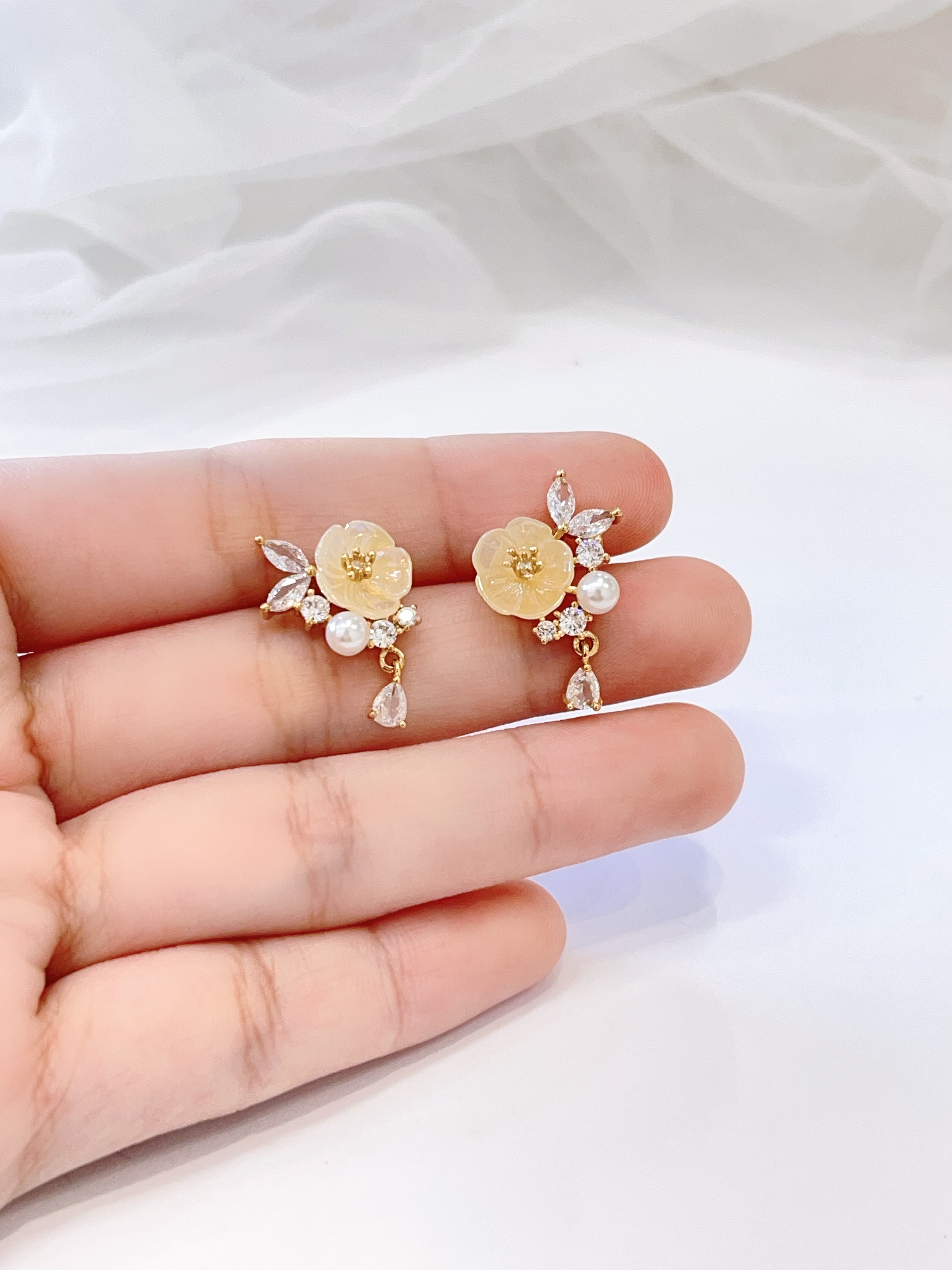 优雅小花朵珍珠耳环