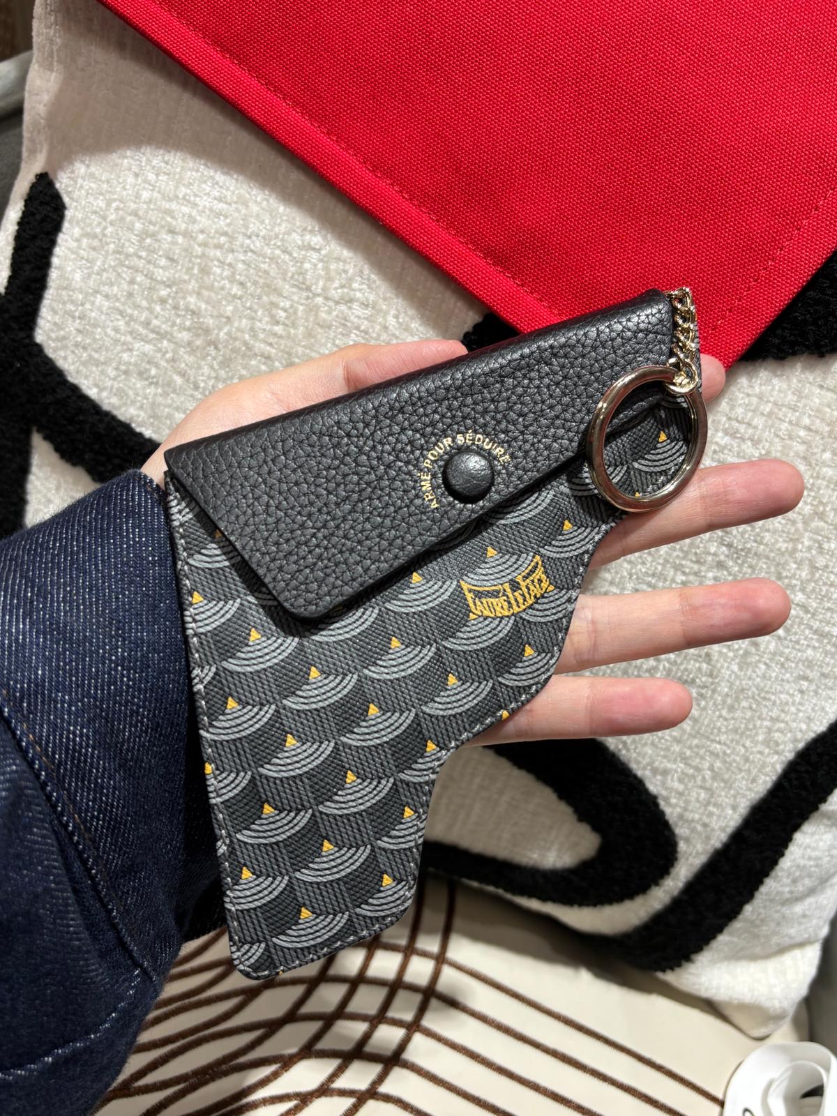 Fauré Le Page 的 Pochette Calibre 22槍形萬用收納包／零錢包 coins bag 100%Authentic, 98%new
