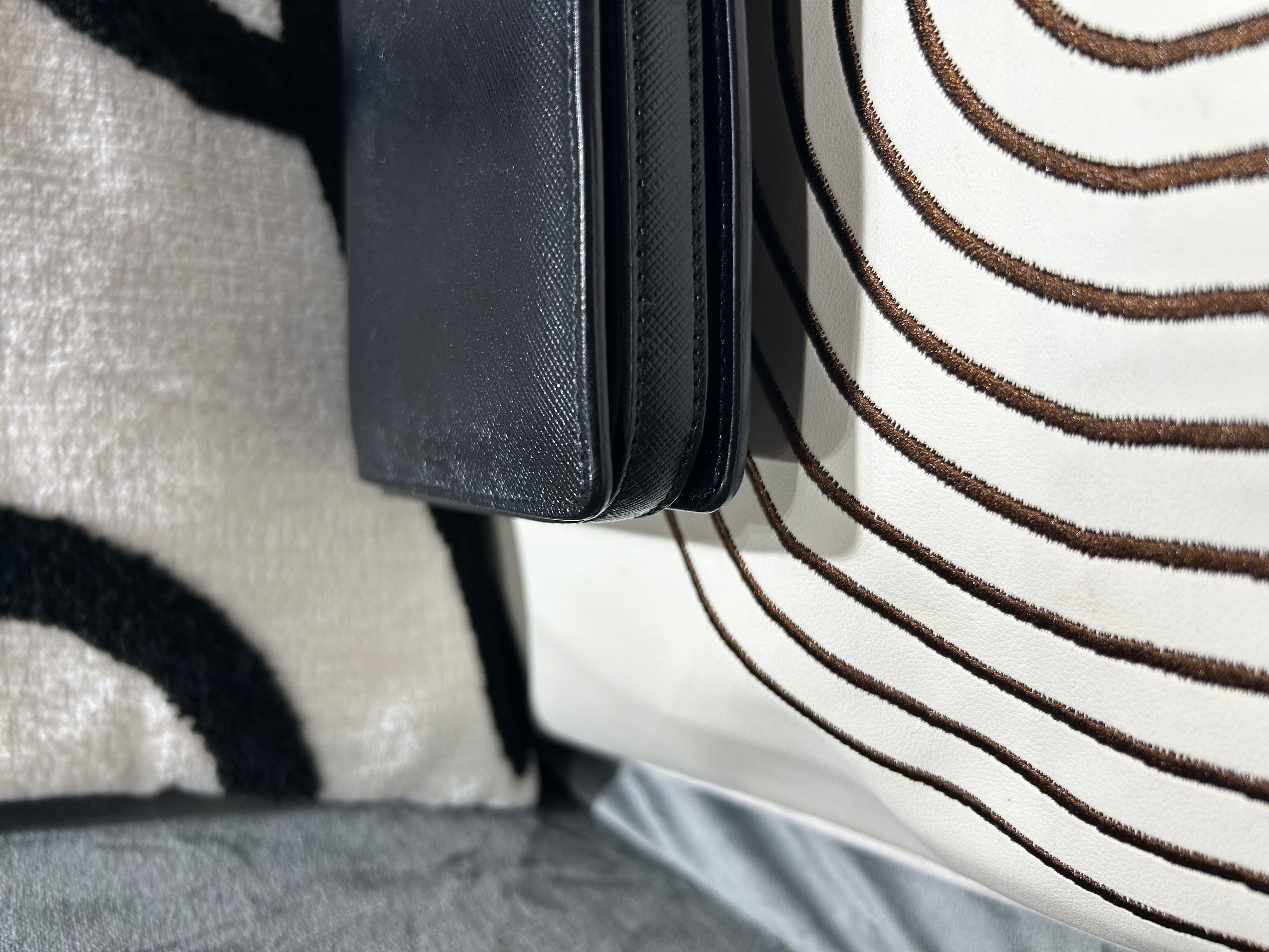 SALVATORE FERRAGAMO Miss Vara Clutch 黑色十字壓紋皮革Black Saffiano Leather 100%Authentic, 98%New ✅Dust bag