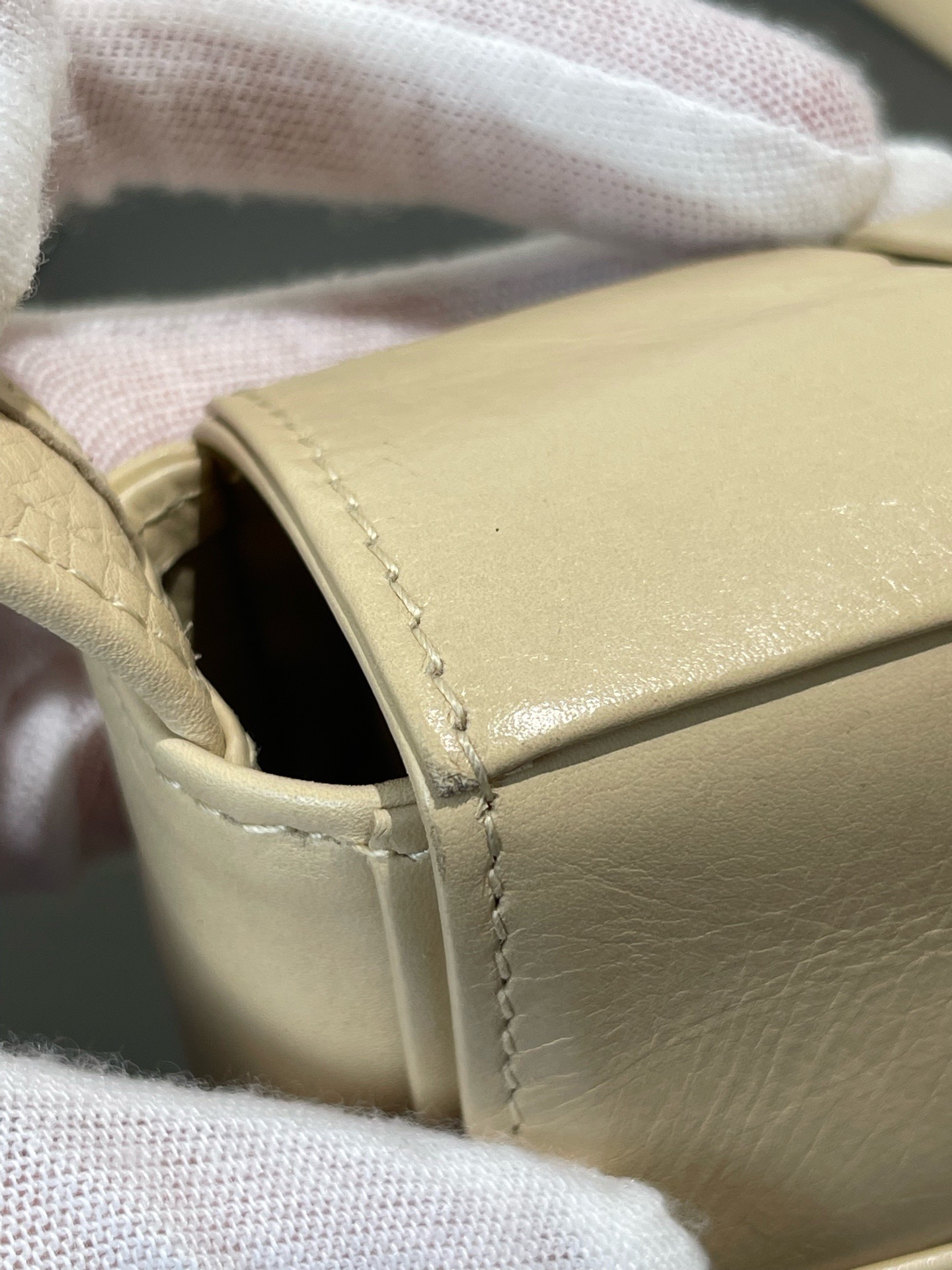 【預訂貨品】BV Candy Cassette六格米黃色編織包 