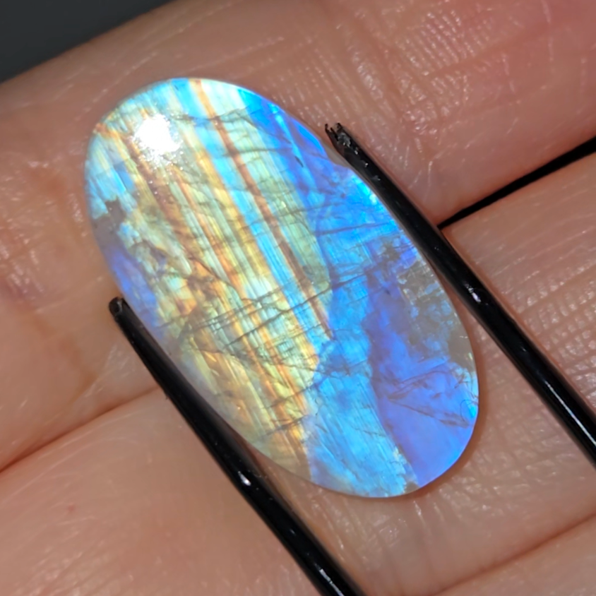 Gem-grade rainbow moonstone from India - MS1
