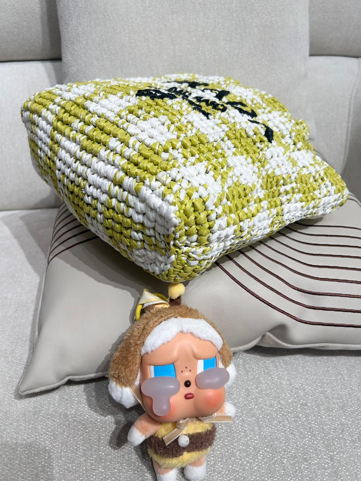 Prada Raffia bag 100%Authentic, 98%new ✅dust bag