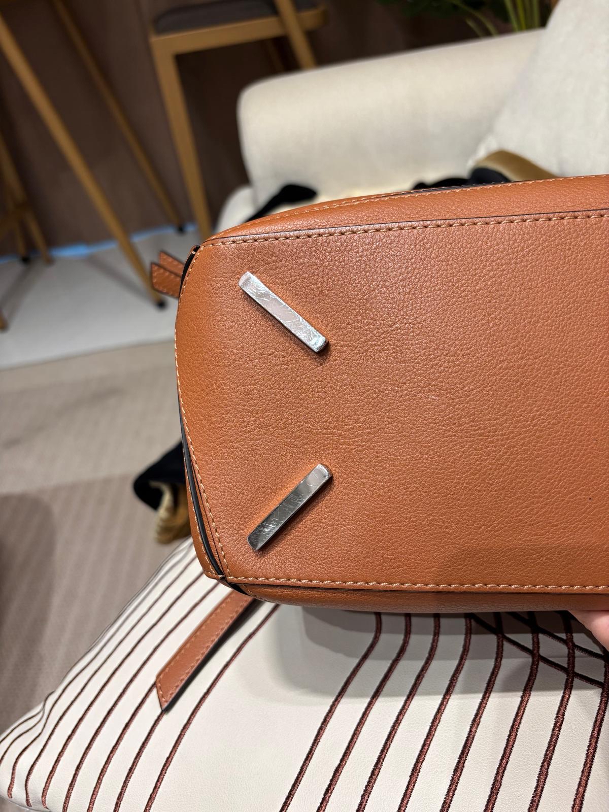 Loewe Puzzle Medium Tan 100%Authentic, 95%New ✅Dust bag