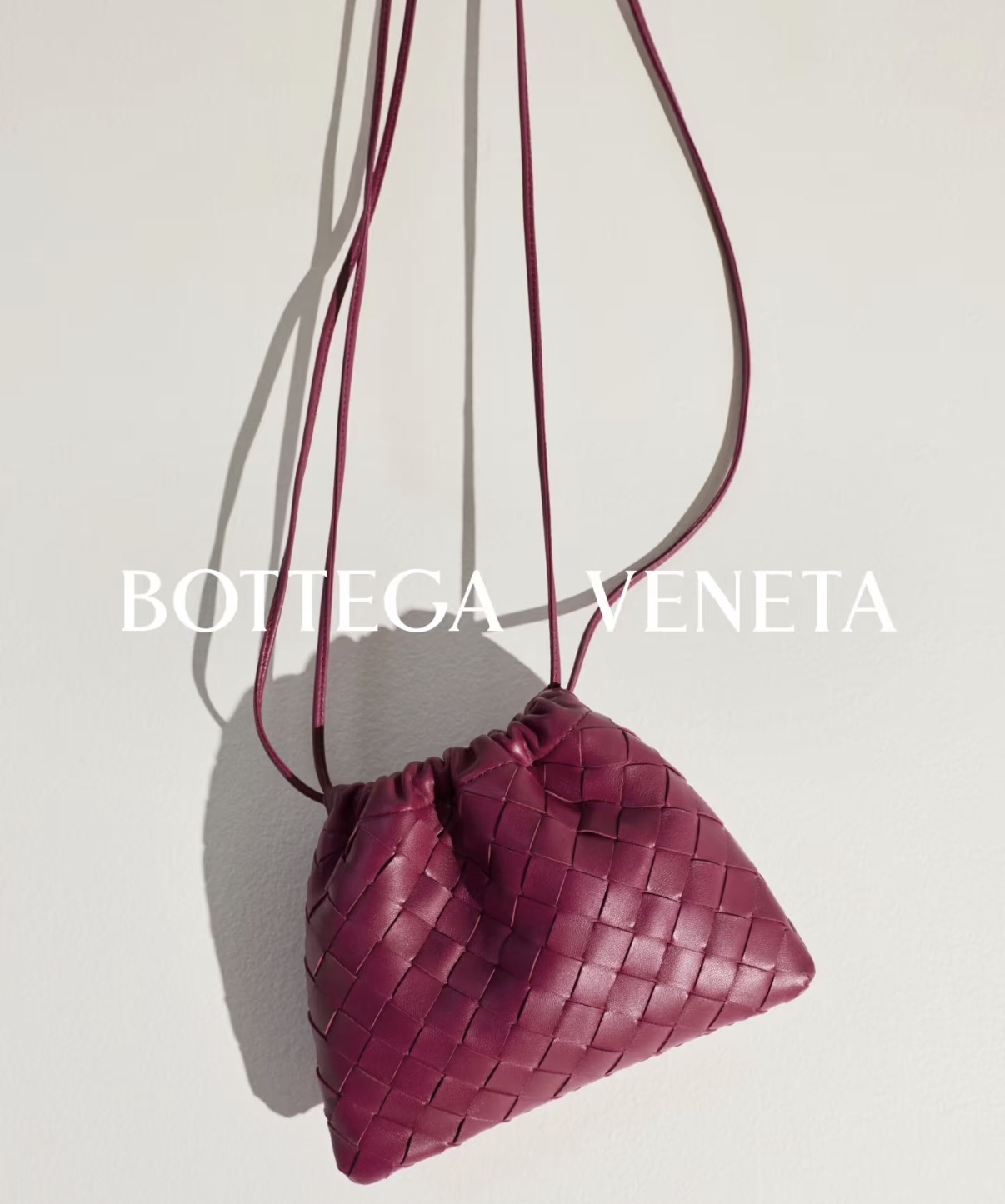 指定顏色限時優惠❣️訂貨📮 BV Small Dustbag 放得落電話 📲  Size 21x16x3 cm  Color: Cinnabar