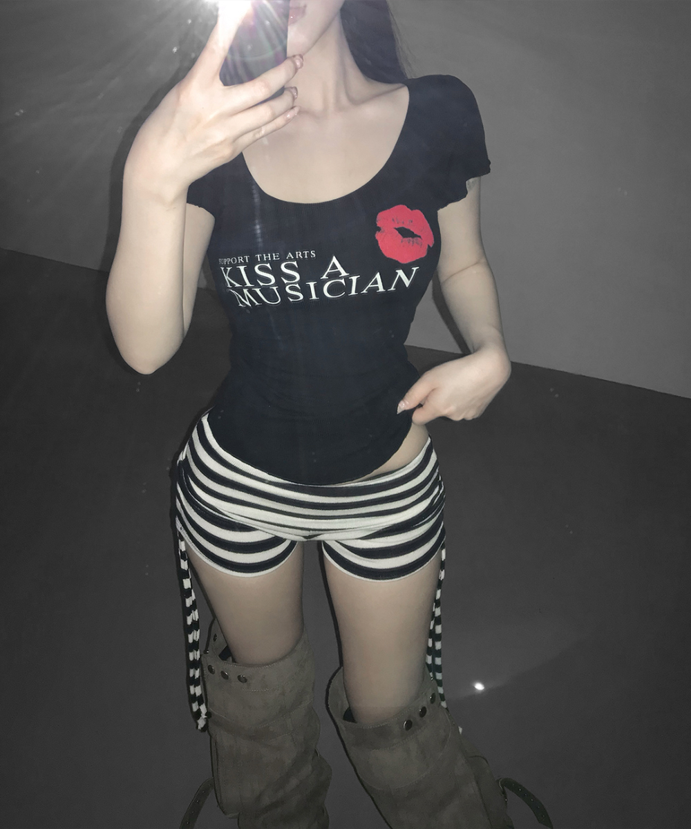 Graphic Scoop Neck Slim-Fit Top