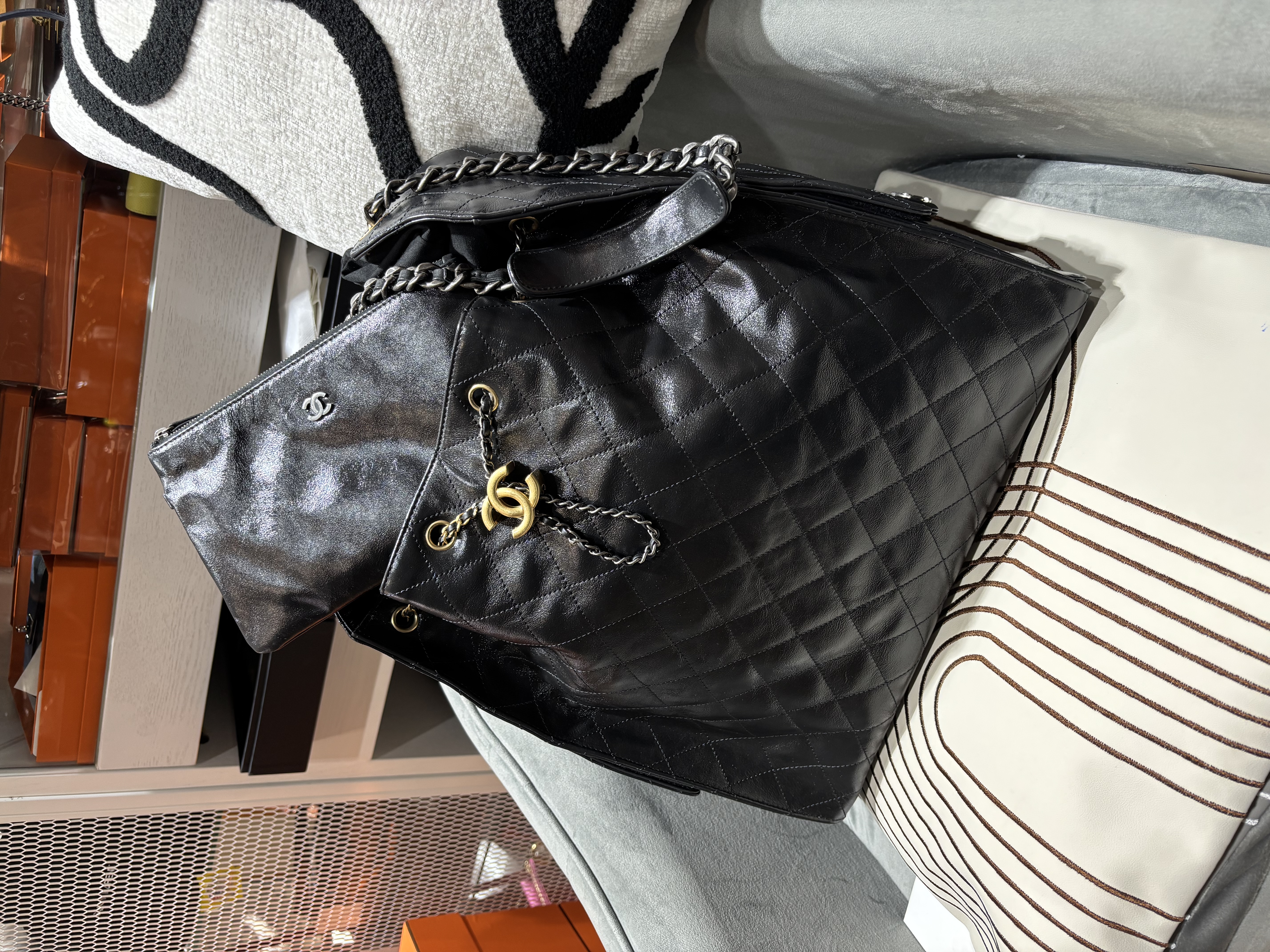 Chanel 25 large hobo calfskin 100%Authentic, 99%new ✅專門店收據 ✅晶片✅防塵袋✅盒