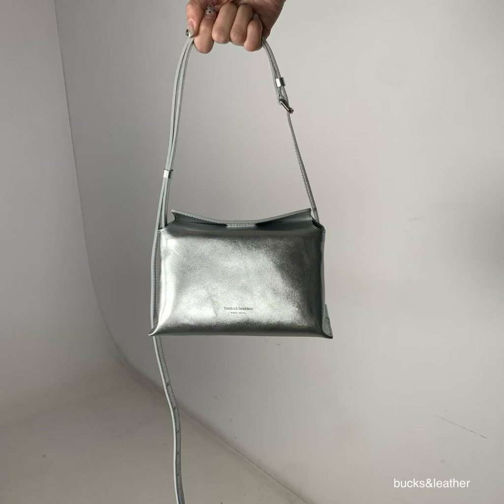 【26SS新皮】預訂_牛皮亮面 Bread bag 磁吸枕頭包 (Mini) By Bucks & leather