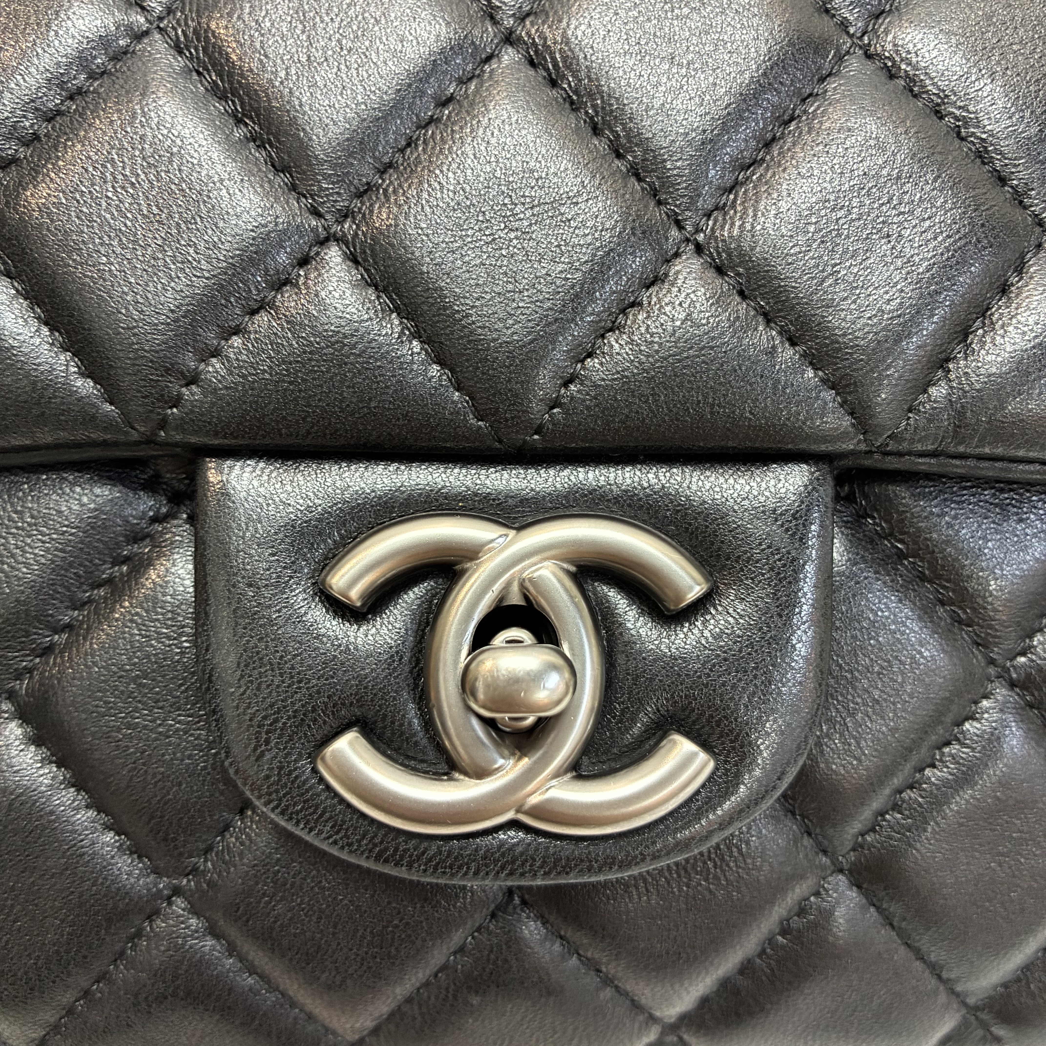 Chanel 香奈兒Classic Flap CF黑銀（做舊）中號