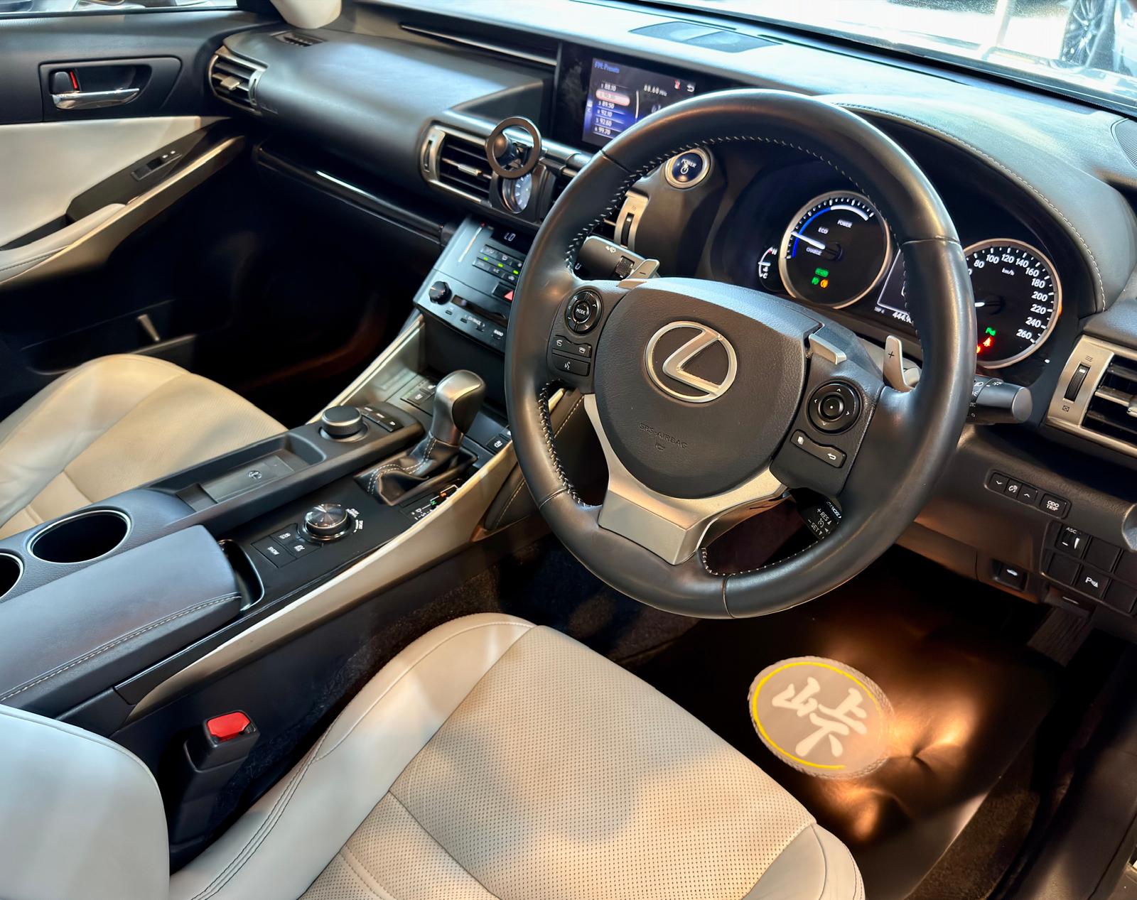 Lexus IS300H Hybrid 2013