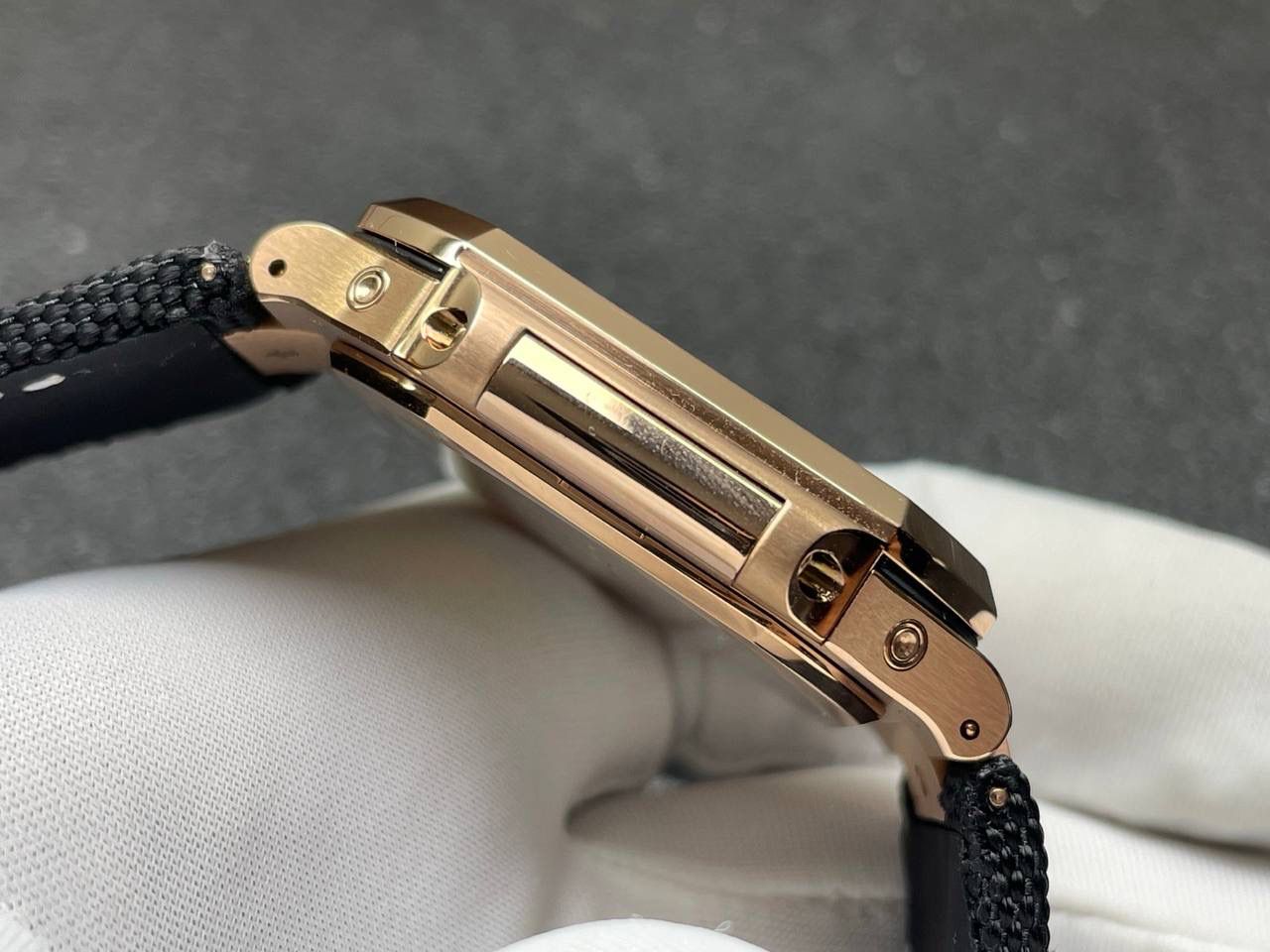 🌐百达翡丽 推出设计与美学： Cubitus 5822P-001表壳尺寸 45毫米（对角线测量） ，这款腕表的心脏是 Caliber 240 PS CI J LU 自动上链机芯🌐