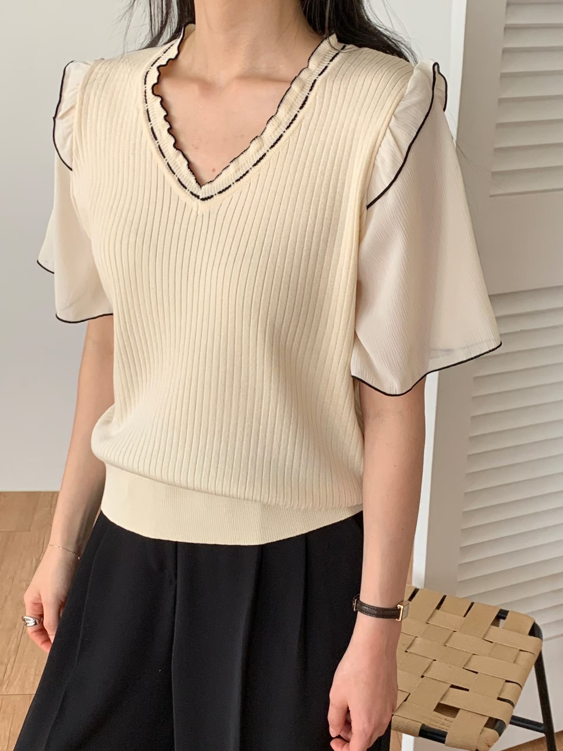 CT12 韓系木耳邊V領針織top