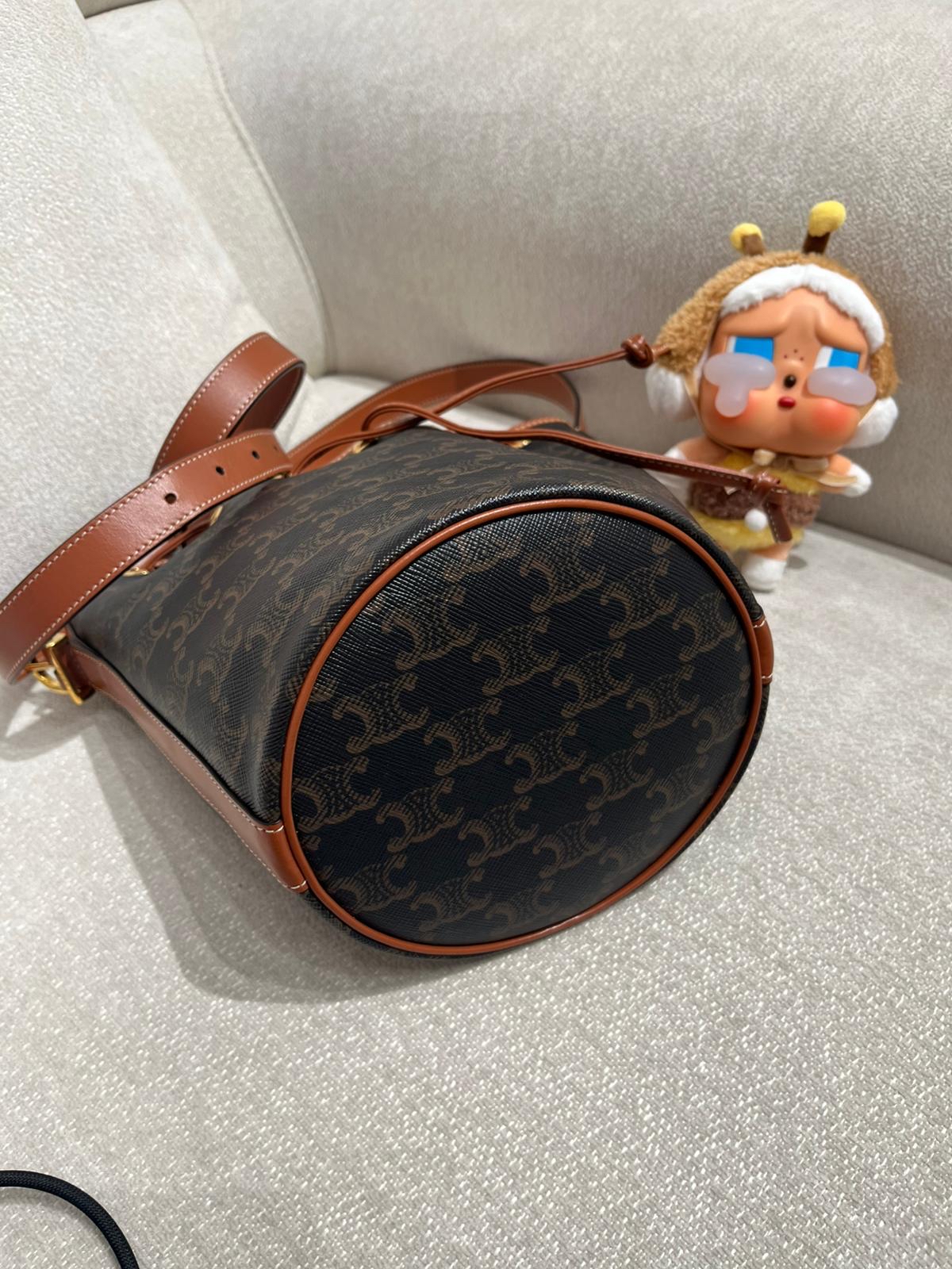 CELINE bucket bag small TRIOMPHE drawstrings bag 100%Authentic,99%new unused✅塵袋 